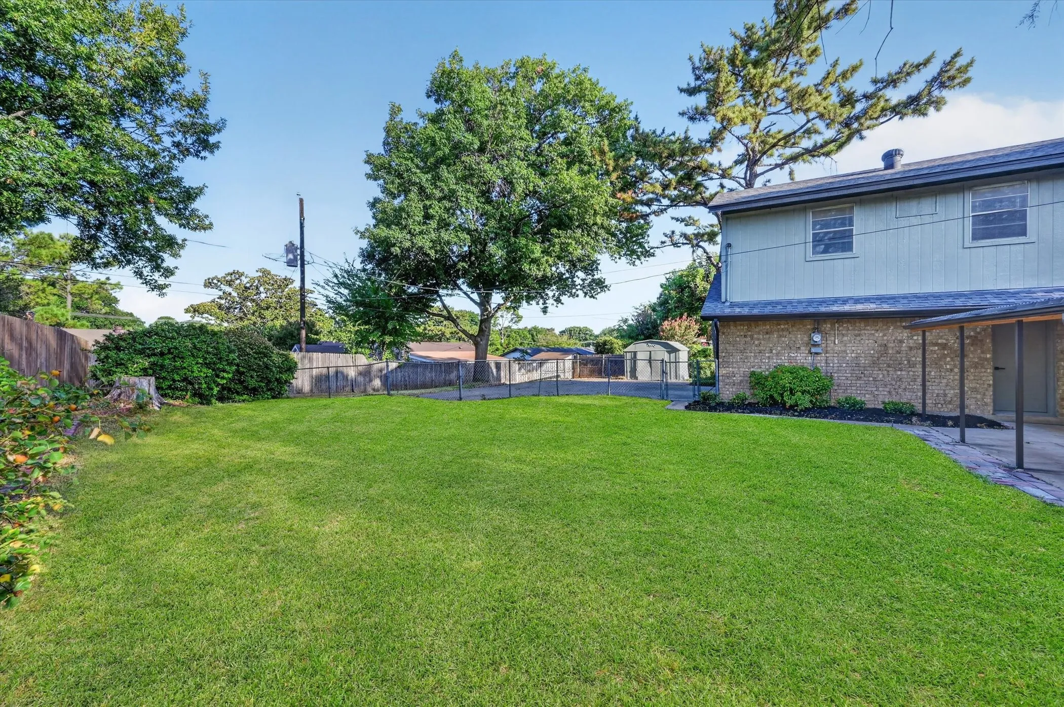 Single Family Residence For Sale in Tarrant County , 1902 Alamo Drive, Arlington, Texas 76012, 4 Bedroom, 3 Bathroom, 2 Garage spaces, 2,437 Sqft, built in 1972, mls#21357680, Real Estate Agent in Arlington, Homes For Sale in Tarrant county, Homes For Sale in Arlington, Realtor in Arlington Texas, Real Estate Brokerage Independent Realty Texas, Luminita Cordes Realtor