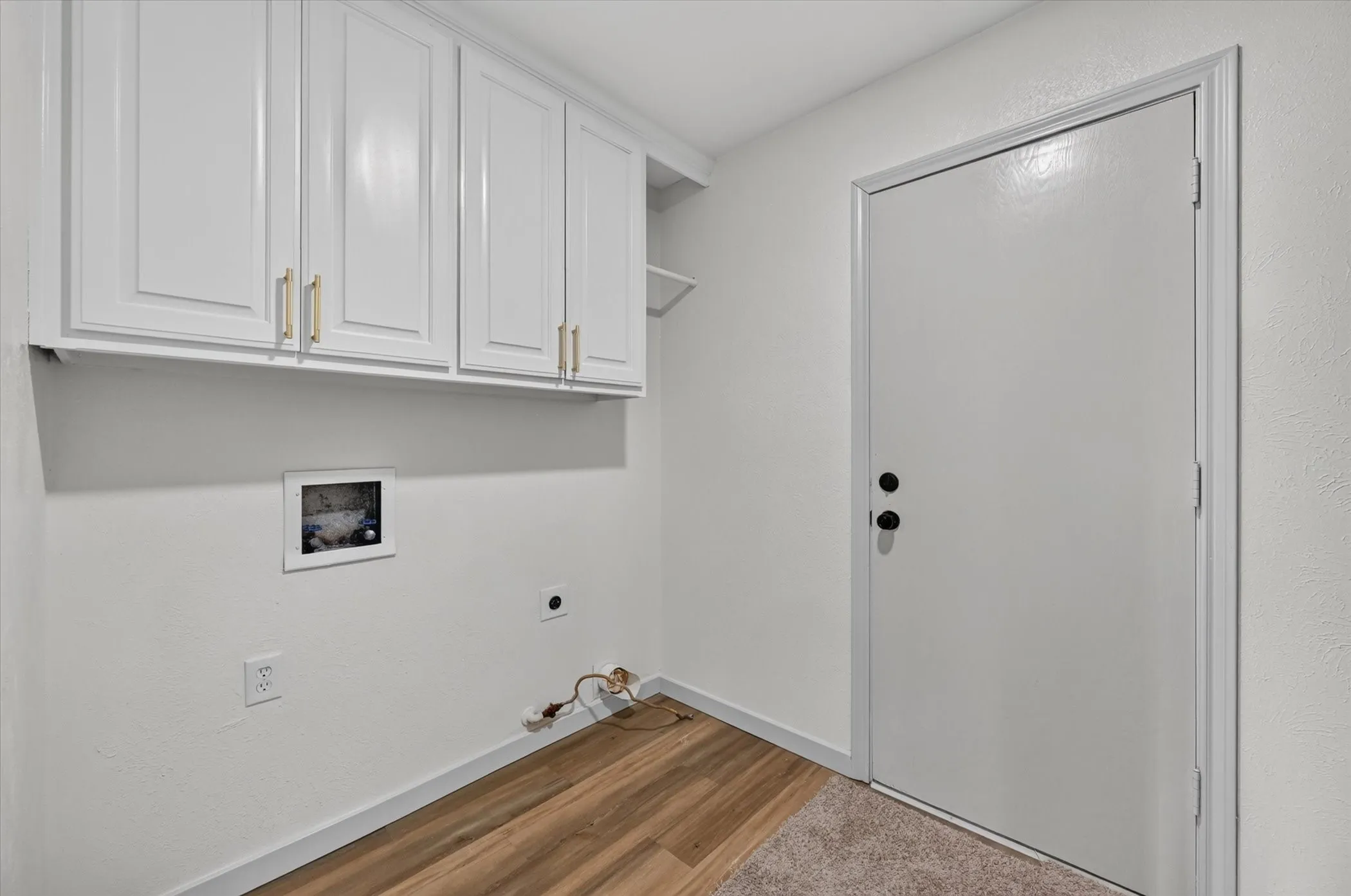 Single Family Residence For Sale in Tarrant County , 1902 Alamo Drive, Arlington, Texas 76012, 4 Bedroom, 3 Bathroom, 2 Garage spaces, 2,437 Sqft, built in 1972, mls#21357680, Real Estate Agent in Arlington, Homes For Sale in Tarrant county, Homes For Sale in Arlington, Realtor in Arlington Texas, Real Estate Brokerage Independent Realty Texas, Luminita Cordes Realtor