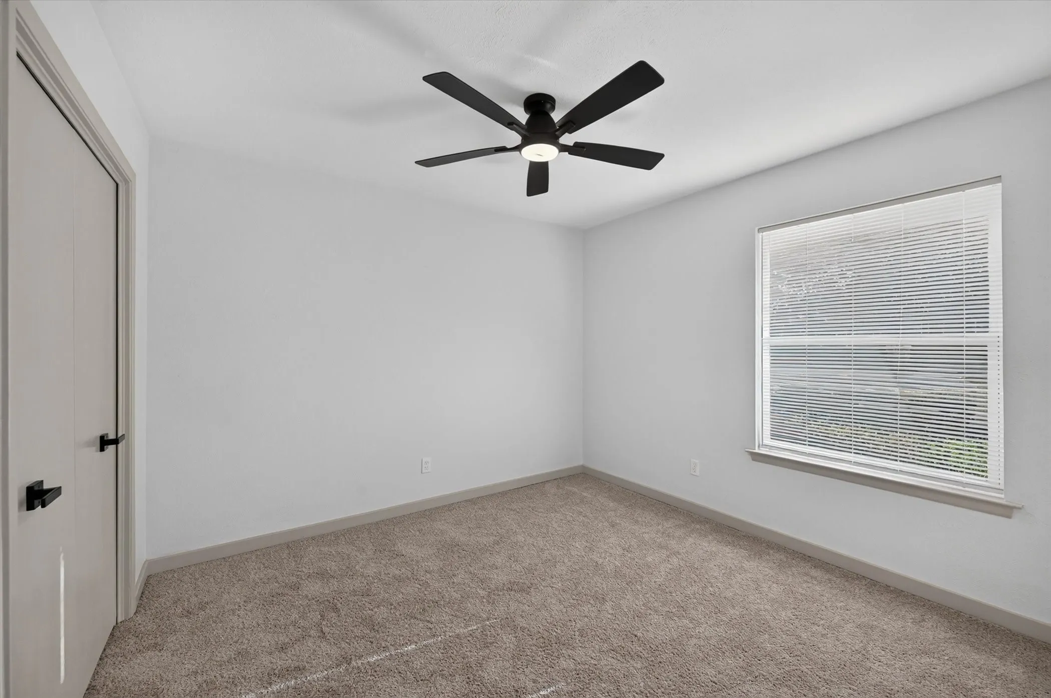 Single Family Residence For Sale in Tarrant County , 1902 Alamo Drive, Arlington, Texas 76012, 4 Bedroom, 3 Bathroom, 2 Garage spaces, 2,437 Sqft, built in 1972, mls#21357680, Real Estate Agent in Arlington, Homes For Sale in Tarrant county, Homes For Sale in Arlington, Realtor in Arlington Texas, Real Estate Brokerage Independent Realty Texas, Luminita Cordes Realtor