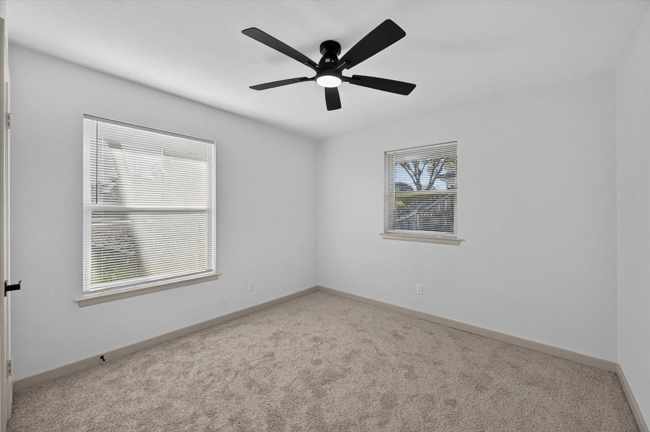 Single Family Residence For Sale in Tarrant County , 1902 Alamo Drive, Arlington, Texas 76012, 4 Bedroom, 3 Bathroom, 2 Garage spaces, 2,437 Sqft, built in 1972, mls#21357680, Real Estate Agent in Arlington, Homes For Sale in Tarrant county, Homes For Sale in Arlington, Realtor in Arlington Texas, Real Estate Brokerage Independent Realty Texas, Luminita Cordes Realtor