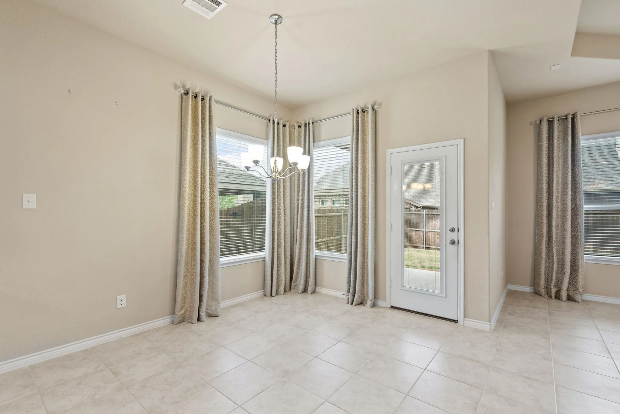 Single Family Residence For Rent in Denton County , 2104 Lake Cliff Drive, Little Elm, Texas 75068, 3 Bedroom, 2 Bathroom, 2 Garage spaces, 2,033 Sqft, built in 2017, mls#21357811, Real Estate Agent in Little Elm, Homes For Rent in Denton county, Homes For Rent in Little Elm, Realtor in Little Elm Texas, Real Estate Brokerage Independent Realty Texas, Luminita Cordes Realtor