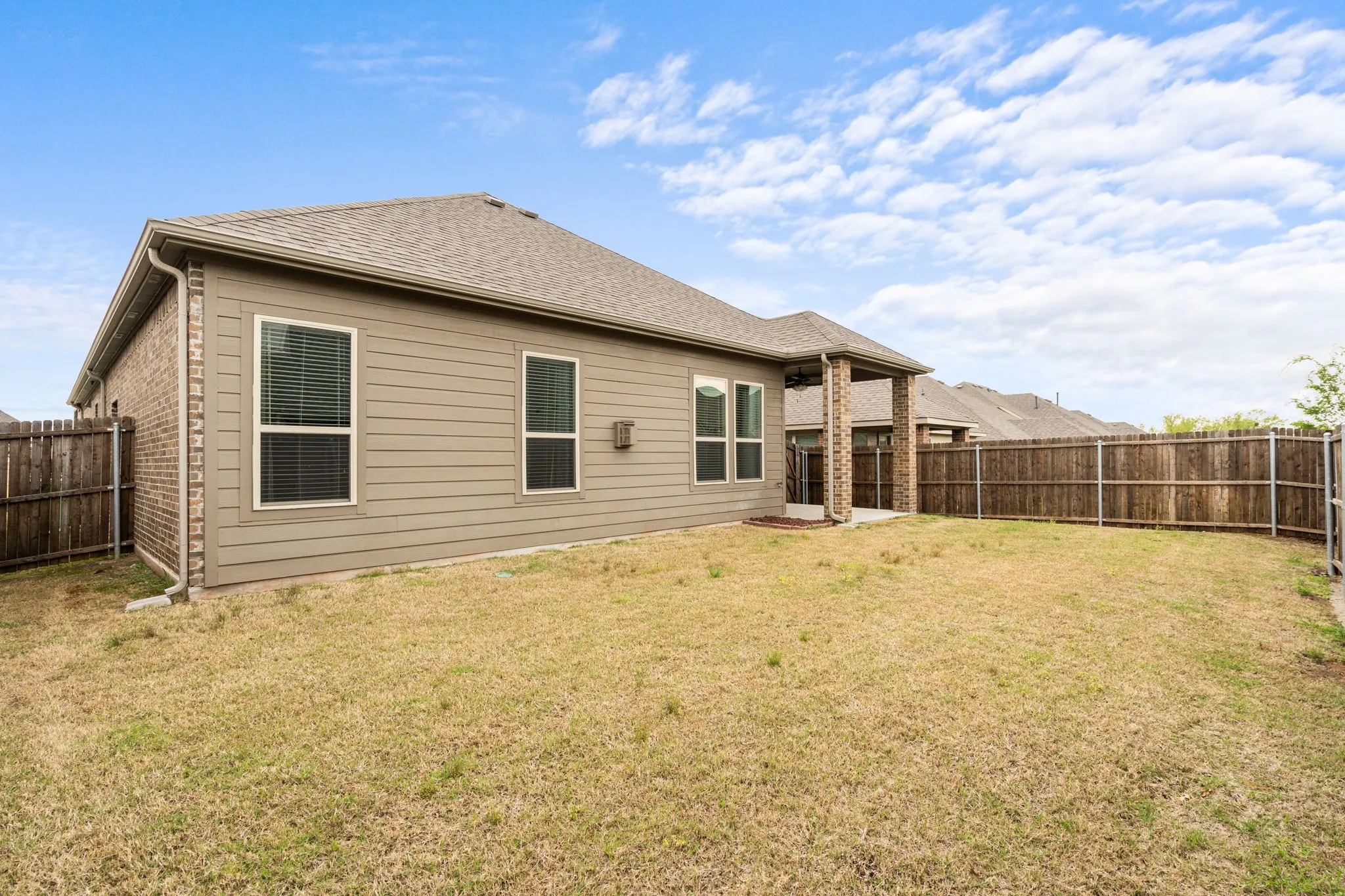 Single Family Residence For Rent in Denton County , 2104 Lake Cliff Drive, Little Elm, Texas 75068, 3 Bedroom, 2 Bathroom, 2 Garage spaces, 2,033 Sqft, built in 2017, mls#21357811, Real Estate Agent in Little Elm, Homes For Rent in Denton county, Homes For Rent in Little Elm, Realtor in Little Elm Texas, Real Estate Brokerage Independent Realty Texas, Luminita Cordes Realtor