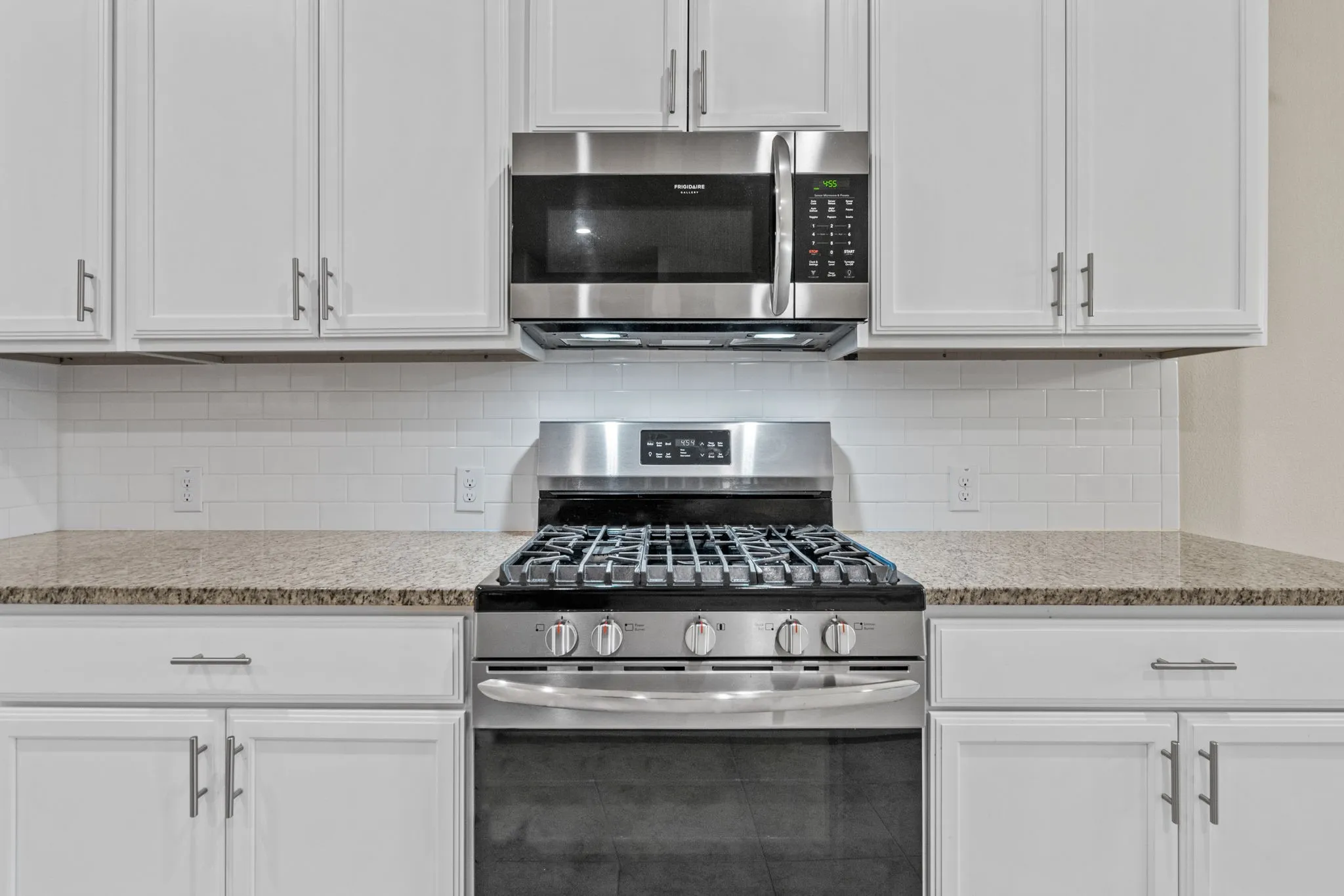 Single Family Residence For Rent in Denton County , 2104 Lake Cliff Drive, Little Elm, Texas 75068, 3 Bedroom, 2 Bathroom, 2 Garage spaces, 2,033 Sqft, built in 2017, mls#21357811, Real Estate Agent in Little Elm, Homes For Rent in Denton county, Homes For Rent in Little Elm, Realtor in Little Elm Texas, Real Estate Brokerage Independent Realty Texas, Luminita Cordes Realtor