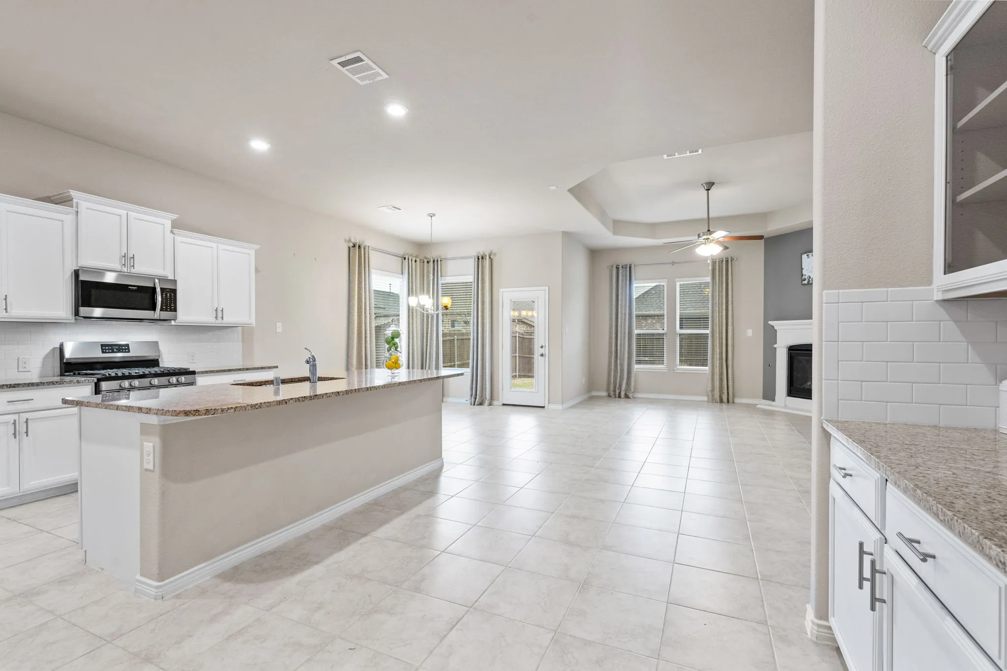 Single Family Residence For Rent in Denton County , 2104 Lake Cliff Drive, Little Elm, Texas 75068, 3 Bedroom, 2 Bathroom, 2 Garage spaces, 2,033 Sqft, built in 2017, mls#21357811, Real Estate Agent in Little Elm, Homes For Rent in Denton county, Homes For Rent in Little Elm, Realtor in Little Elm Texas, Real Estate Brokerage Independent Realty Texas, Luminita Cordes Realtor