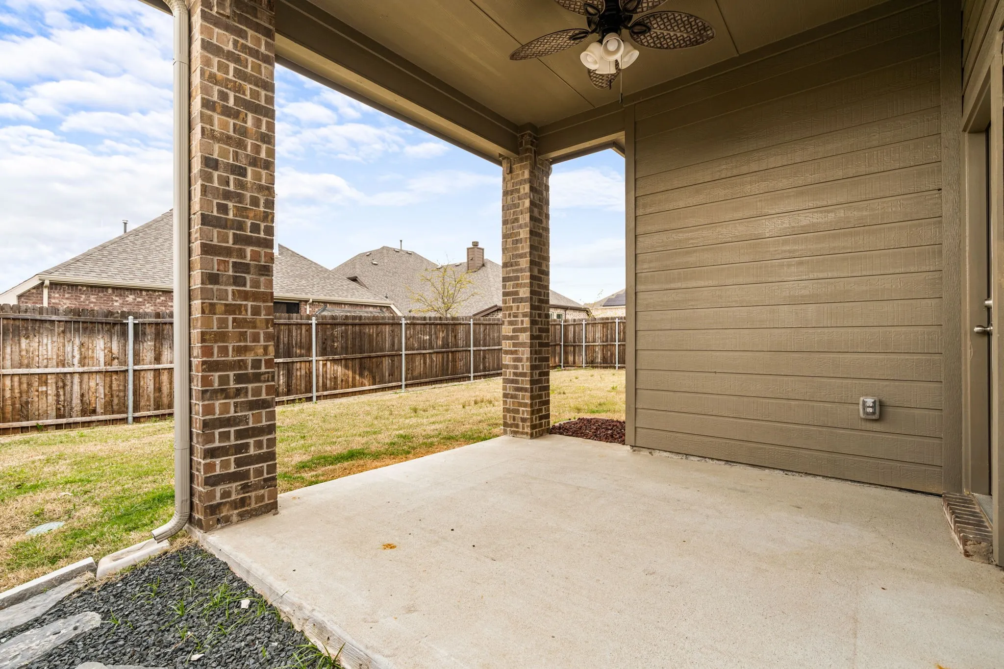 Single Family Residence For Rent in Denton County , 2104 Lake Cliff Drive, Little Elm, Texas 75068, 3 Bedroom, 2 Bathroom, 2 Garage spaces, 2,033 Sqft, built in 2017, mls#21357811, Real Estate Agent in Little Elm, Homes For Rent in Denton county, Homes For Rent in Little Elm, Realtor in Little Elm Texas, Real Estate Brokerage Independent Realty Texas, Luminita Cordes Realtor