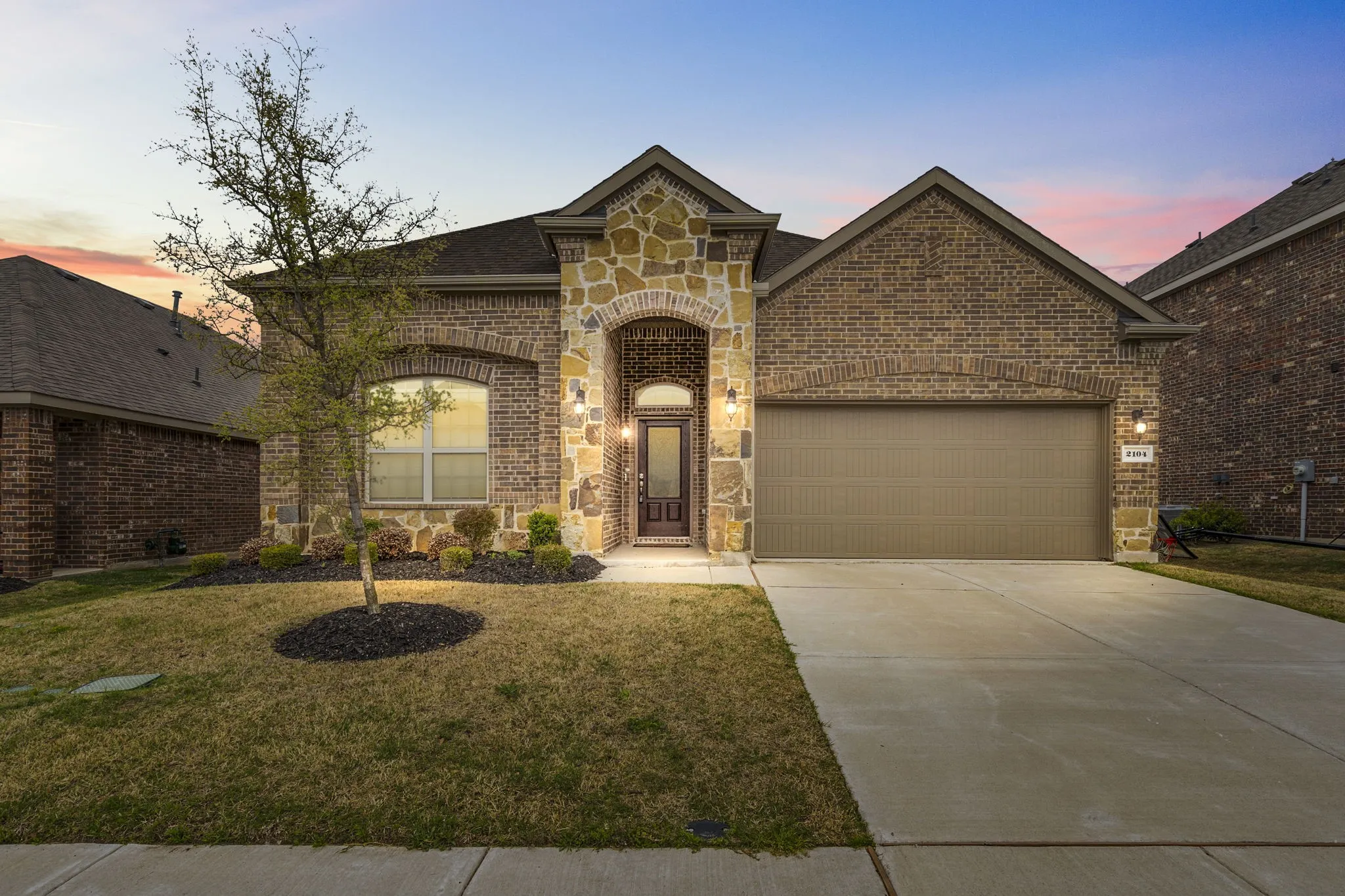 Single Family Residence For Rent in Denton County , 2104 Lake Cliff Drive, Little Elm, Texas 75068, 3 Bedroom, 2 Bathroom, 2 Garage spaces, 2,033 Sqft, built in 2017, mls#21357811, Real Estate Agent in Little Elm, Homes For Rent in Denton county, Homes For Rent in Little Elm, Realtor in Little Elm Texas, Real Estate Brokerage Independent Realty Texas, Luminita Cordes Realtor