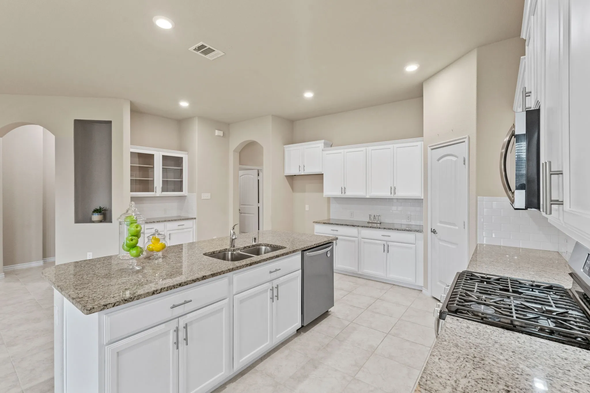 Single Family Residence For Rent in Denton County , 2104 Lake Cliff Drive, Little Elm, Texas 75068, 3 Bedroom, 2 Bathroom, 2 Garage spaces, 2,033 Sqft, built in 2017, mls#21357811, Real Estate Agent in Little Elm, Homes For Rent in Denton county, Homes For Rent in Little Elm, Realtor in Little Elm Texas, Real Estate Brokerage Independent Realty Texas, Luminita Cordes Realtor