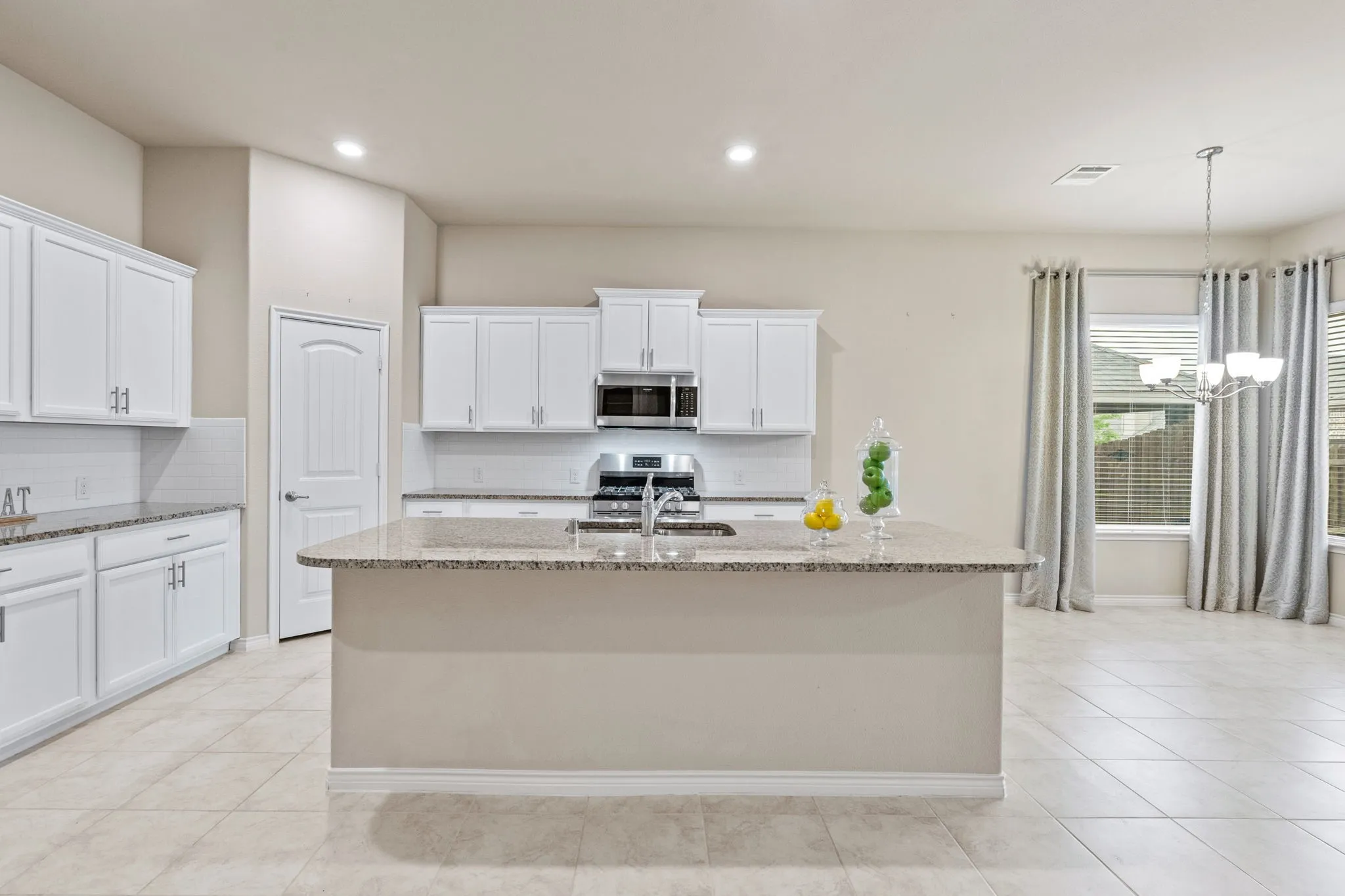 Single Family Residence For Rent in Denton County , 2104 Lake Cliff Drive, Little Elm, Texas 75068, 3 Bedroom, 2 Bathroom, 2 Garage spaces, 2,033 Sqft, built in 2017, mls#21357811, Real Estate Agent in Little Elm, Homes For Rent in Denton county, Homes For Rent in Little Elm, Realtor in Little Elm Texas, Real Estate Brokerage Independent Realty Texas, Luminita Cordes Realtor