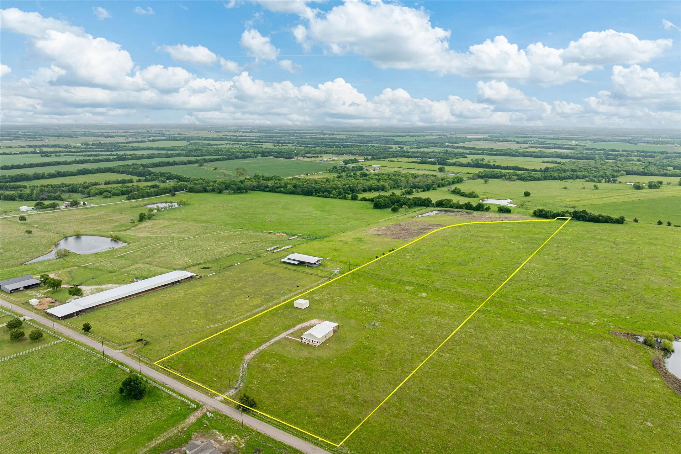 Farm For Sale in Fannin County , 435 County Road 4875, Celeste, Texas 75423, 3 Bedroom, 2 Bathroom, Garage spaces, 1,800 Sqft, built in 2022, Price $599,000, mls#21357736, Real Estate Agent in Celeste, Homes For Sale in Fannin county, Homes For Sale in Celeste, Realtor in Celeste Texas, Real Estate Brokerage Independent Realty Texas, Luminita Cordes Realtor