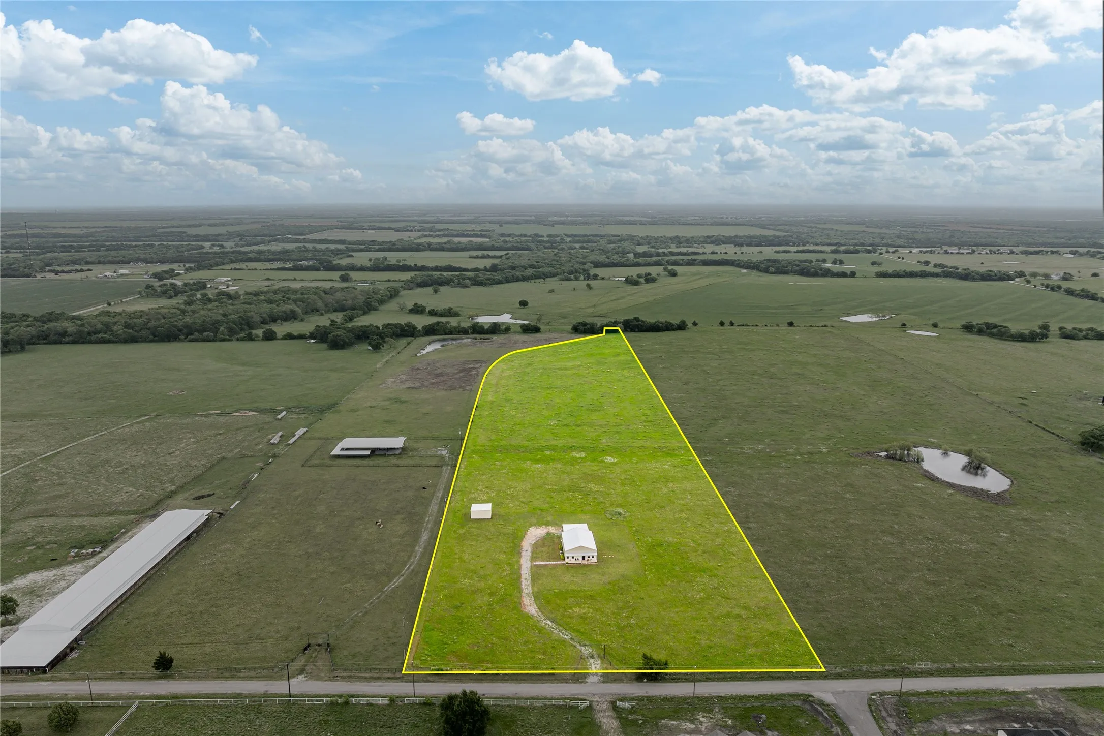 Farm For Sale in Fannin County , 435 County Road 4875, Celeste, Texas 75423, 3 Bedroom, 2 Bathroom, Garage spaces, 1,800 Sqft, built in 2022, Price $599,000, mls#21357736, Real Estate Agent in Celeste, Homes For Sale in Fannin county, Homes For Sale in Celeste, Realtor in Celeste Texas, Real Estate Brokerage Independent Realty Texas, Luminita Cordes Realtor