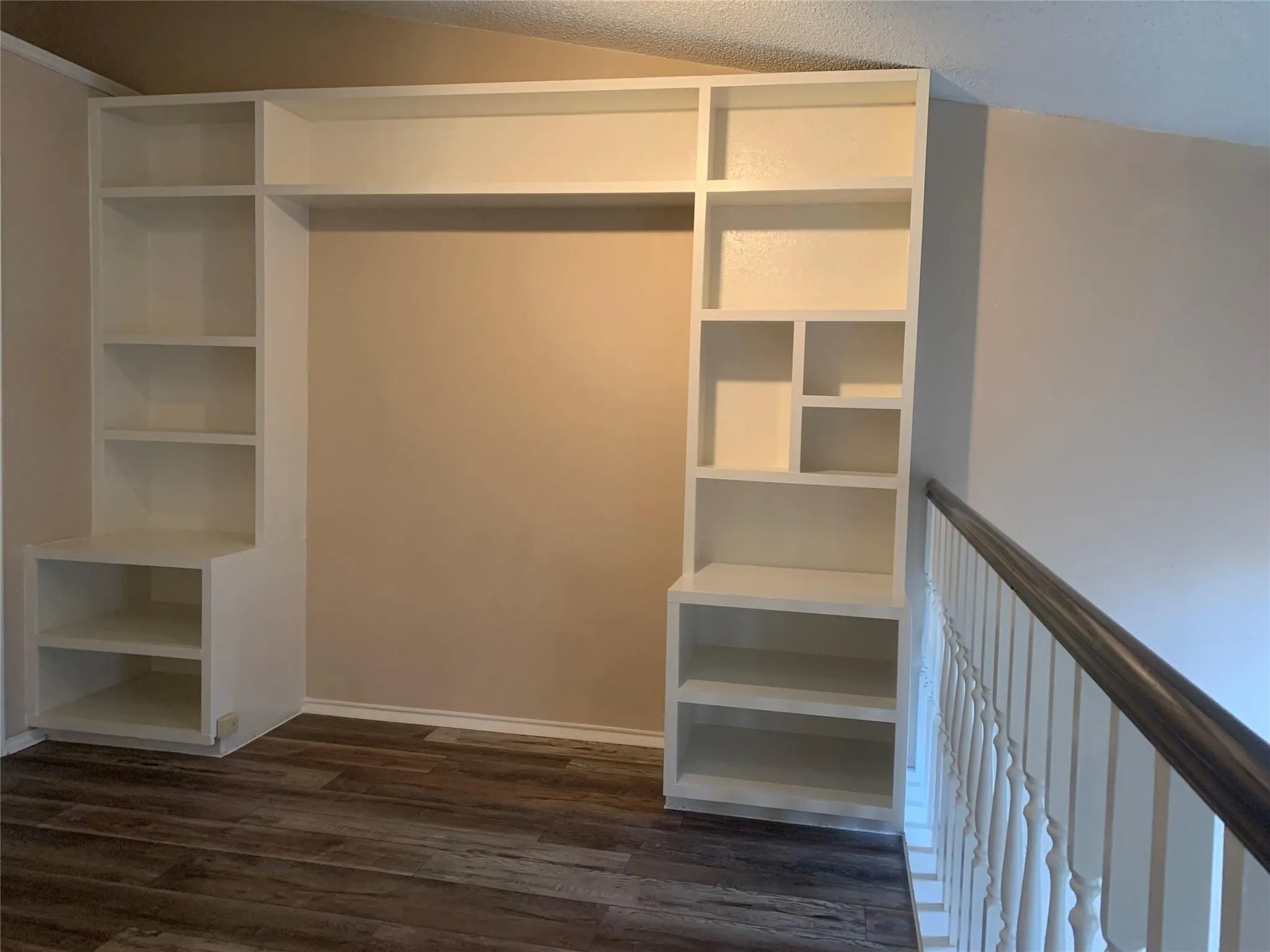 Condominium For Rent in Dallas County , 14333 Preston Road 1604, Dallas, Texas 75254, 1 Bedroom, 2 Bathroom, Garage spaces, 1,028 Sqft, built in 1982, mls#21357802, Real Estate Agent in Dallas, Homes For Rent in Dallas county, Homes For Rent in Dallas, Realtor in Dallas Texas, Real Estate Brokerage Independent Realty Texas, Luminita Cordes Realtor