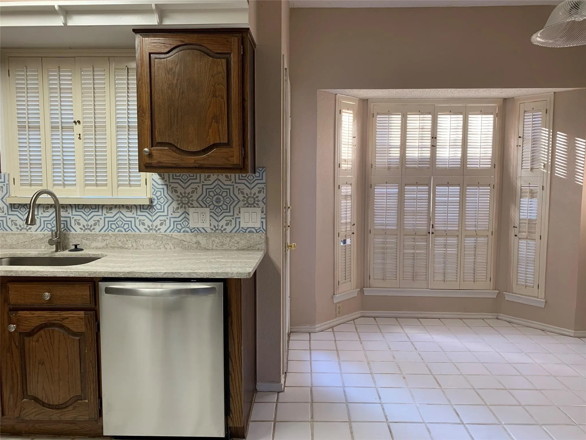 Condominium For Rent in Dallas County , 14333 Preston Road 1604, Dallas, Texas 75254, 1 Bedroom, 2 Bathroom, Garage spaces, 1,028 Sqft, built in 1982, mls#21357802, Real Estate Agent in Dallas, Homes For Rent in Dallas county, Homes For Rent in Dallas, Realtor in Dallas Texas, Real Estate Brokerage Independent Realty Texas, Luminita Cordes Realtor