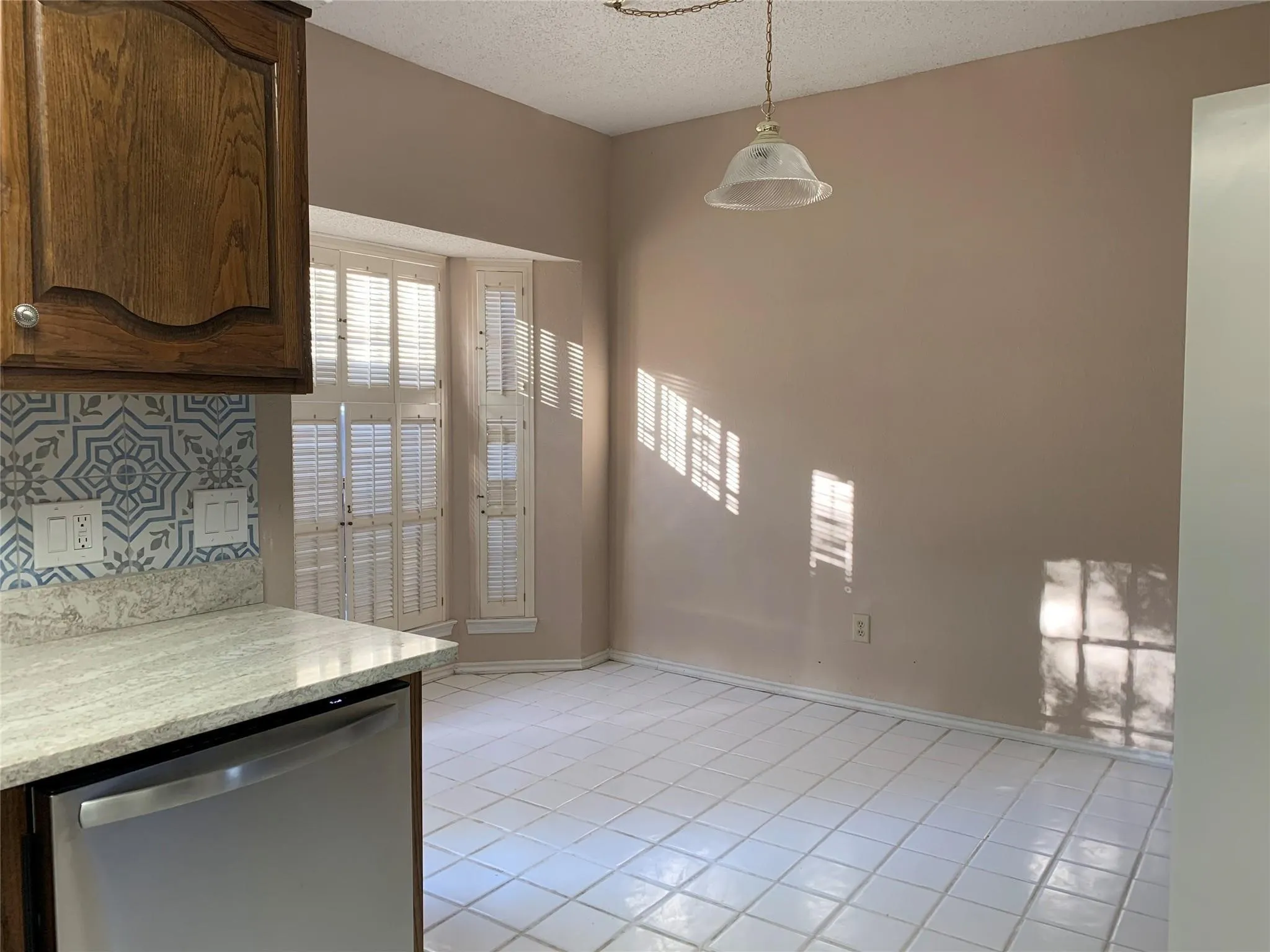 Condominium For Rent in Dallas County , 14333 Preston Road 1604, Dallas, Texas 75254, 1 Bedroom, 2 Bathroom, Garage spaces, 1,028 Sqft, built in 1982, mls#21357802, Real Estate Agent in Dallas, Homes For Rent in Dallas county, Homes For Rent in Dallas, Realtor in Dallas Texas, Real Estate Brokerage Independent Realty Texas, Luminita Cordes Realtor