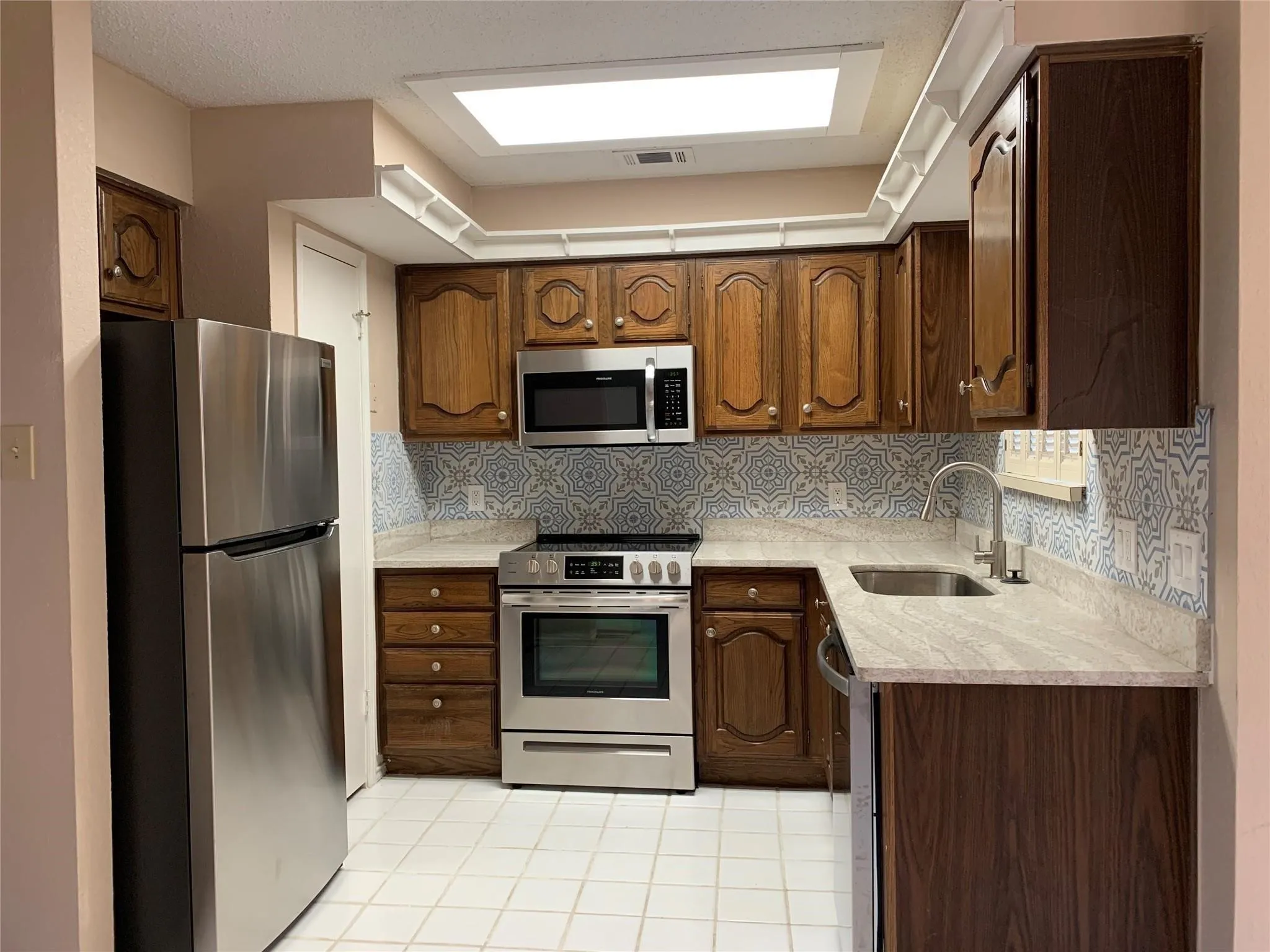 Condominium For Rent in Dallas County , 14333 Preston Road 1604, Dallas, Texas 75254, 1 Bedroom, 2 Bathroom, Garage spaces, 1,028 Sqft, built in 1982, mls#21357802, Real Estate Agent in Dallas, Homes For Rent in Dallas county, Homes For Rent in Dallas, Realtor in Dallas Texas, Real Estate Brokerage Independent Realty Texas, Luminita Cordes Realtor