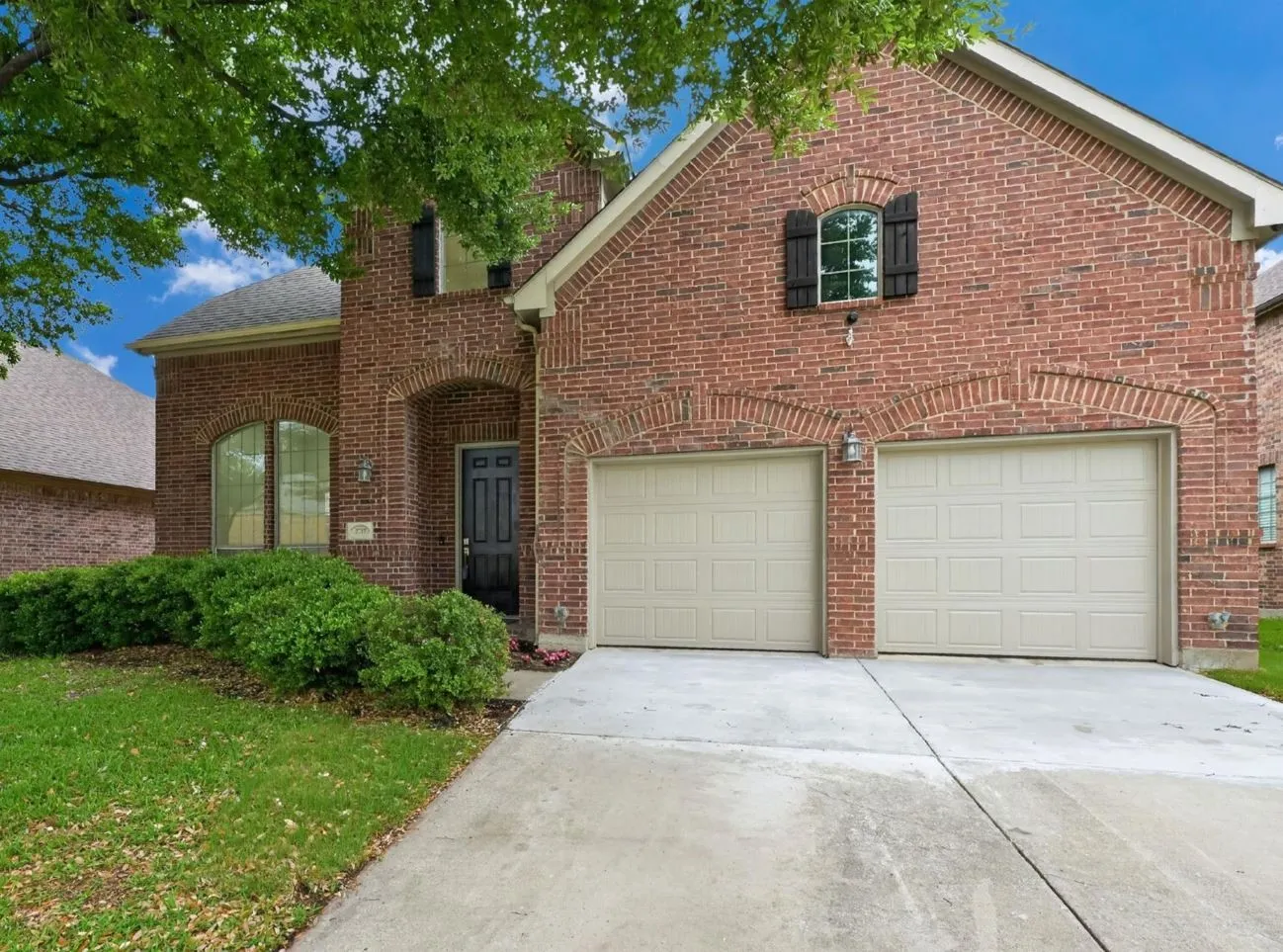 Single Family Residence For Sale in Denton County , 2717 Whispering Trail, Little Elm, Texas 75068, 5 Bedroom, 4 Bathroom, 2 Garage spaces, 2,988 Sqft, built in 2004, mls#21357829, Real Estate Agent in Little Elm, Homes For Sale in Denton county, Homes For Sale in Little Elm, Realtor in Little Elm Texas, Real Estate Brokerage Independent Realty Texas, Luminita Cordes Realtor