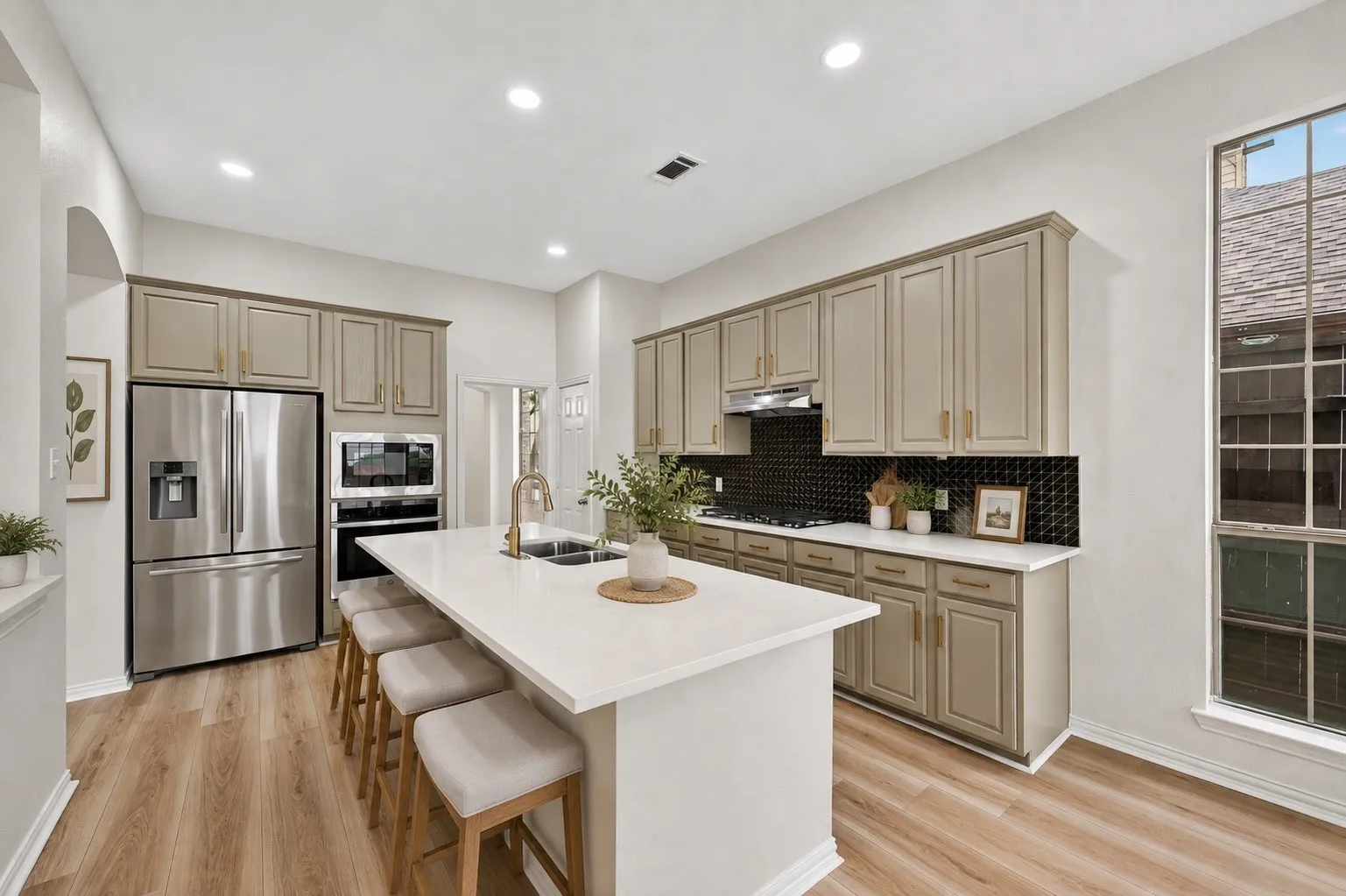 Single Family Residence For Sale in Denton County , 2717 Whispering Trail, Little Elm, Texas 75068, 5 Bedroom, 4 Bathroom, 2 Garage spaces, 2,988 Sqft, built in 2004, mls#21357829, Real Estate Agent in Little Elm, Homes For Sale in Denton county, Homes For Sale in Little Elm, Realtor in Little Elm Texas, Real Estate Brokerage Independent Realty Texas, Luminita Cordes Realtor
