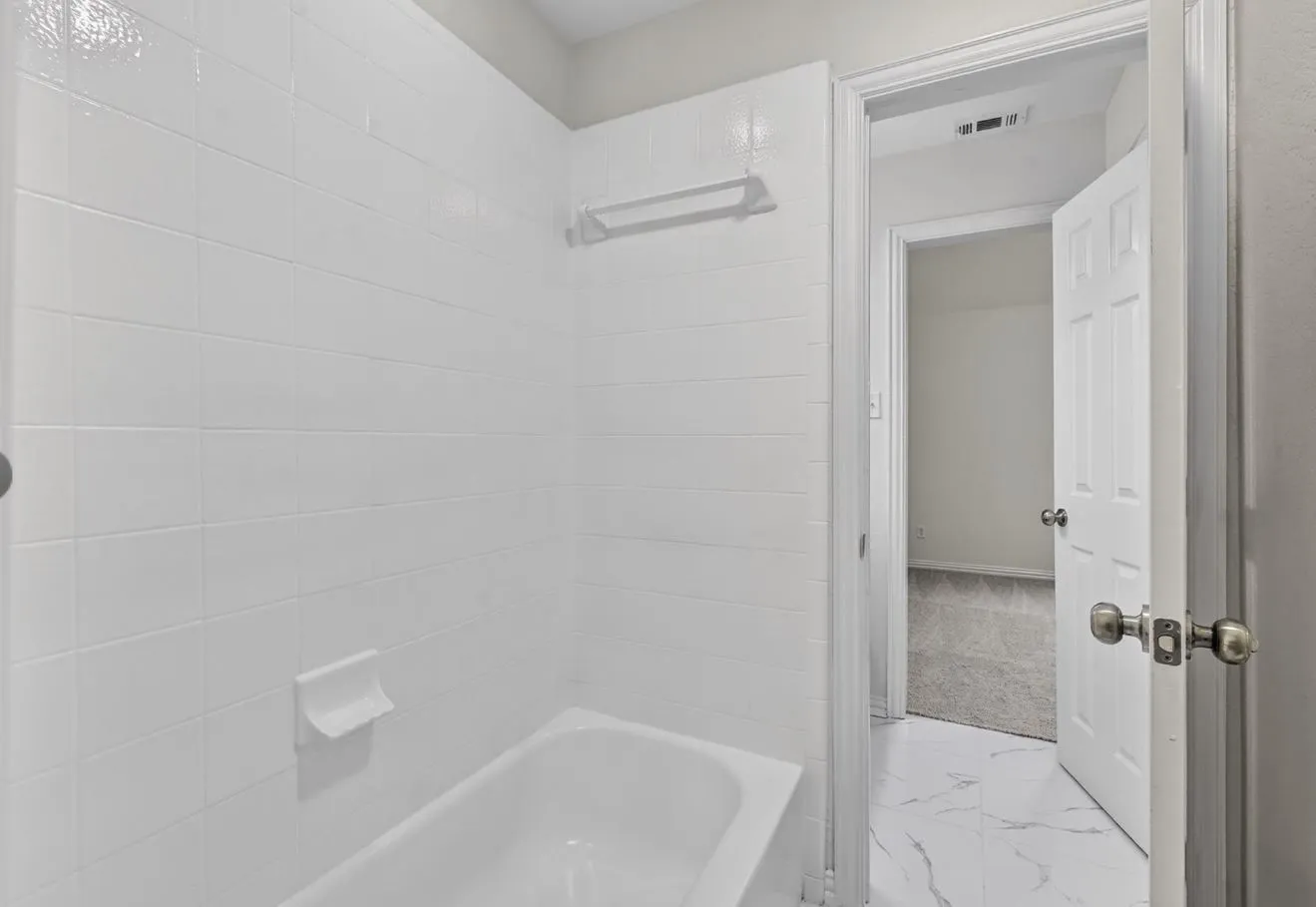 Single Family Residence For Sale in Denton County , 2717 Whispering Trail, Little Elm, Texas 75068, 5 Bedroom, 4 Bathroom, 2 Garage spaces, 2,988 Sqft, built in 2004, mls#21357829, Real Estate Agent in Little Elm, Homes For Sale in Denton county, Homes For Sale in Little Elm, Realtor in Little Elm Texas, Real Estate Brokerage Independent Realty Texas, Luminita Cordes Realtor
