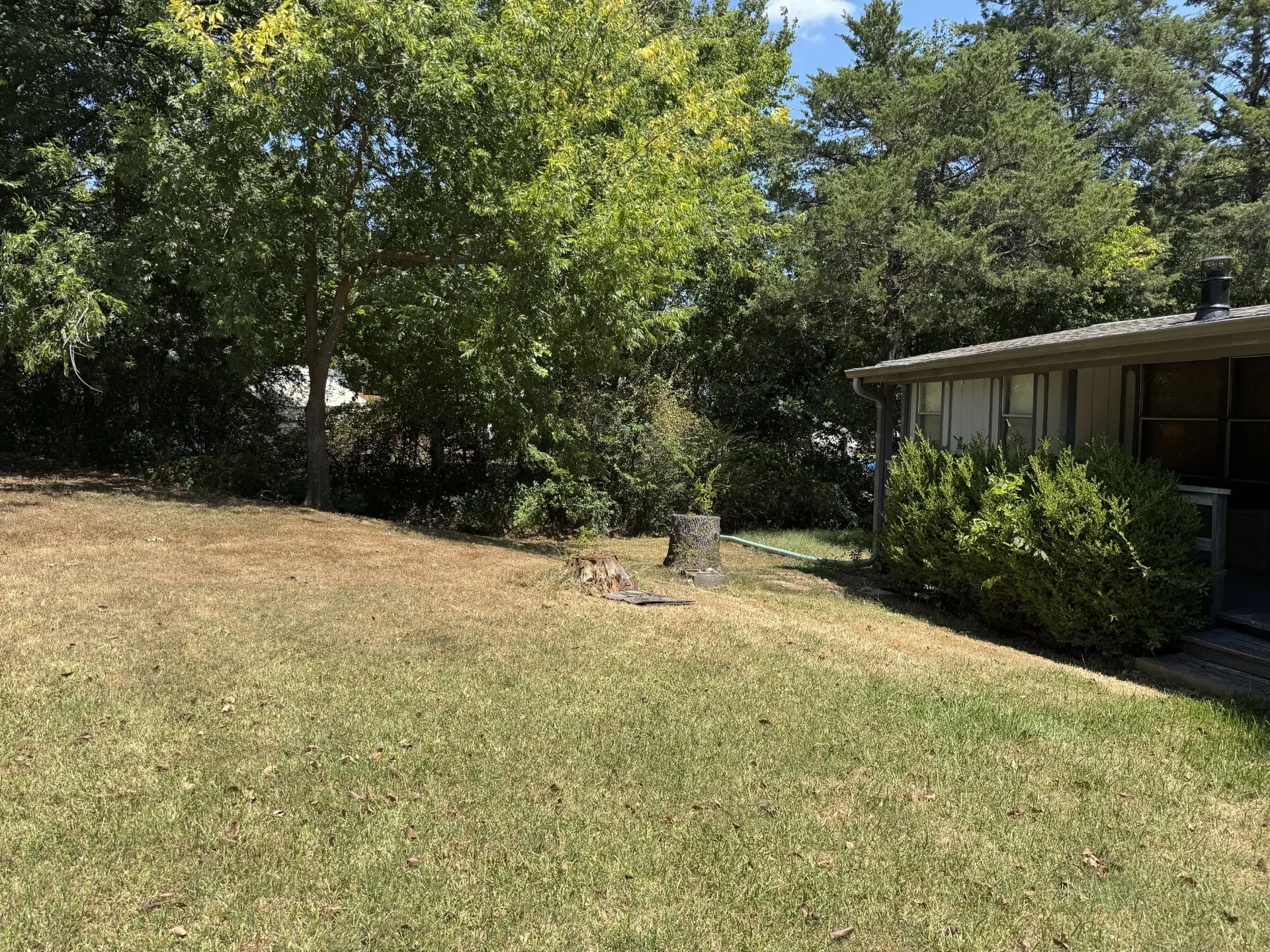 Mobile Home For Sale in Grayson County , 93 Grace Lane, Pottsboro, Texas 75076, 3 Bedroom, 2 Bathroom, Garage spaces, 1,424 Sqft, built in 1983, mls#21352753, Real Estate Agent in Pottsboro, Homes For Sale in Grayson county, Homes For Sale in Pottsboro, Realtor in Pottsboro Texas, Real Estate Brokerage Independent Realty Texas, Luminita Cordes Realtor