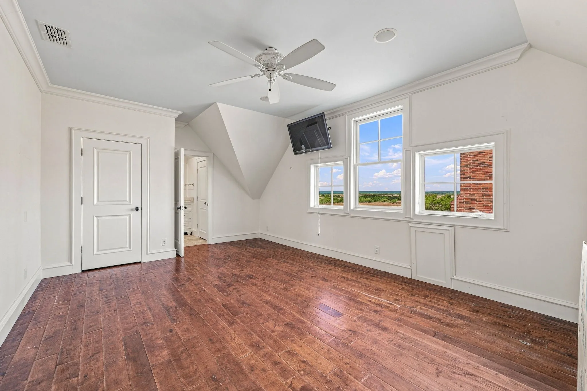 Single Family Residence For Sale in Young County , 12824 Fm 1769, Graham, Texas 76450, 3 Bedroom, 3 Bathroom, Garage spaces, 4,210 Sqft, built in 2011, mls#21353396, Real Estate Agent in Graham, Homes For Sale in Young county, Homes For Sale in Graham, Realtor in Graham Texas, Real Estate Brokerage Independent Realty Texas, Luminita Cordes Realtor