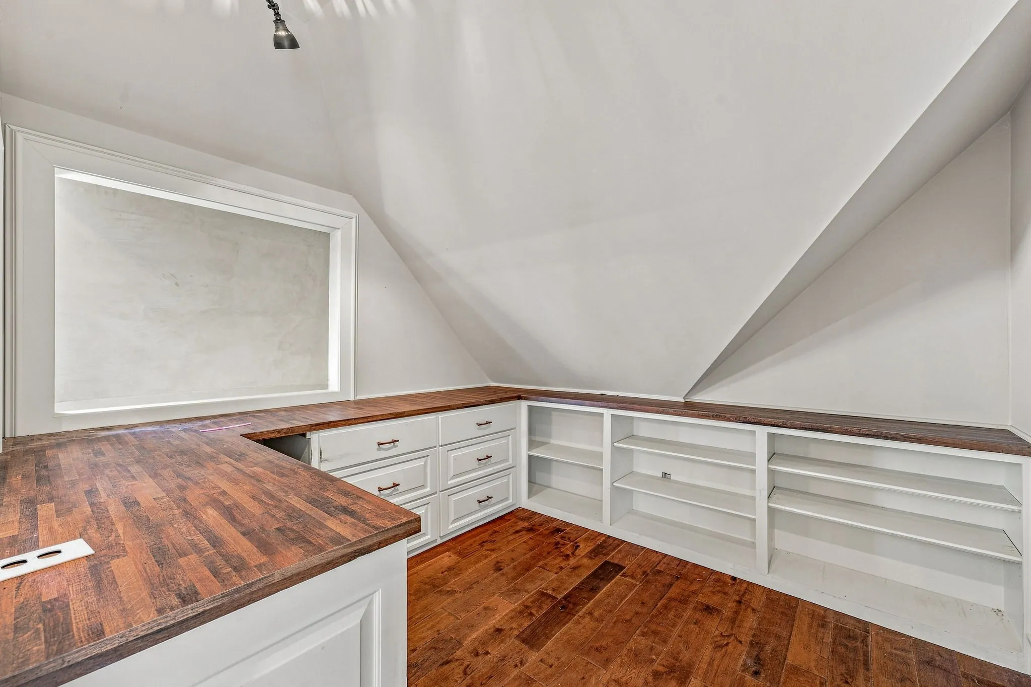 Single Family Residence For Sale in Young County , 12824 Fm 1769, Graham, Texas 76450, 3 Bedroom, 3 Bathroom, Garage spaces, 4,210 Sqft, built in 2011, mls#21353396, Real Estate Agent in Graham, Homes For Sale in Young county, Homes For Sale in Graham, Realtor in Graham Texas, Real Estate Brokerage Independent Realty Texas, Luminita Cordes Realtor