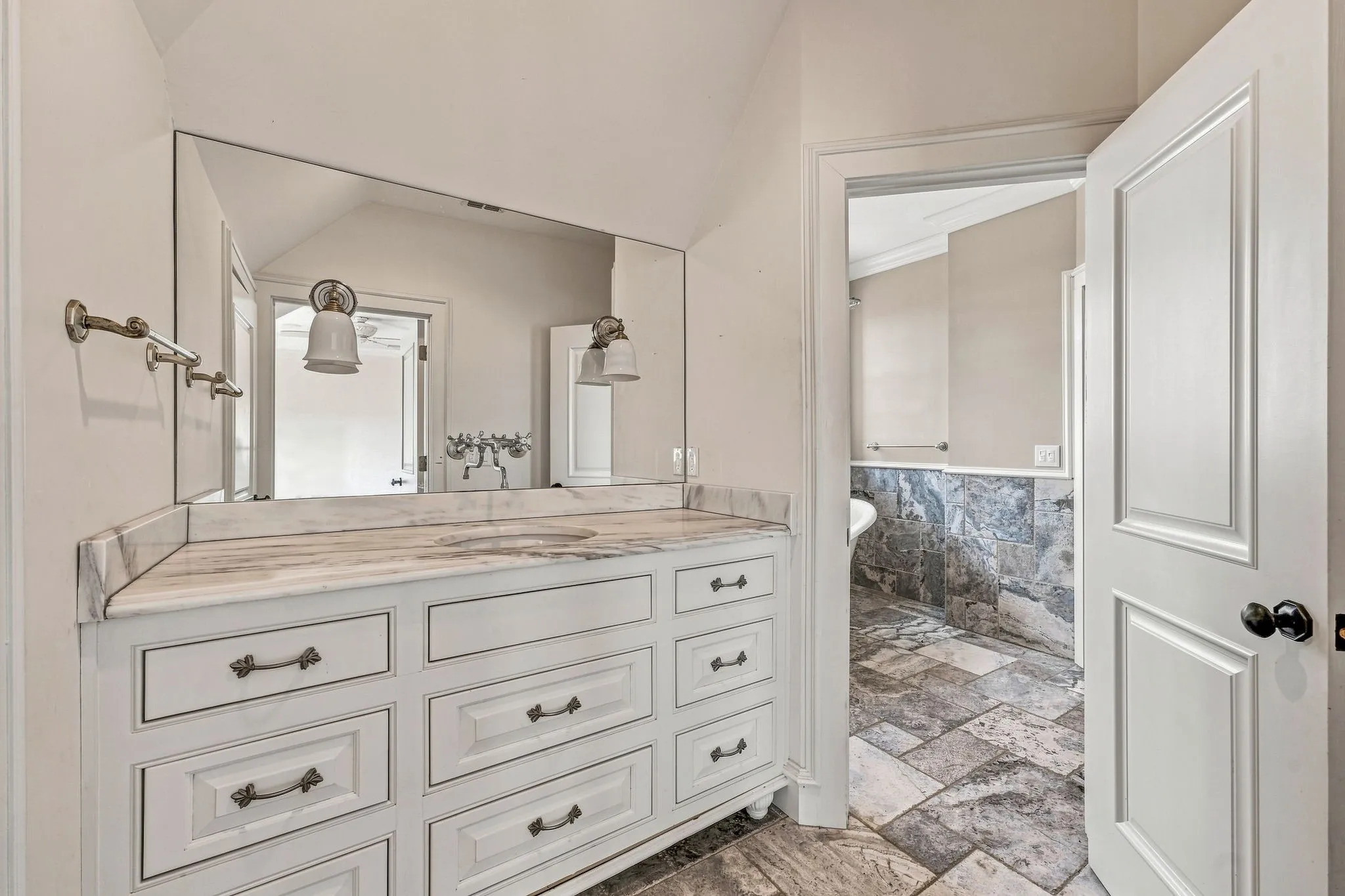 Single Family Residence For Sale in Young County , 12824 Fm 1769, Graham, Texas 76450, 3 Bedroom, 3 Bathroom, Garage spaces, 4,210 Sqft, built in 2011, mls#21353396, Real Estate Agent in Graham, Homes For Sale in Young county, Homes For Sale in Graham, Realtor in Graham Texas, Real Estate Brokerage Independent Realty Texas, Luminita Cordes Realtor