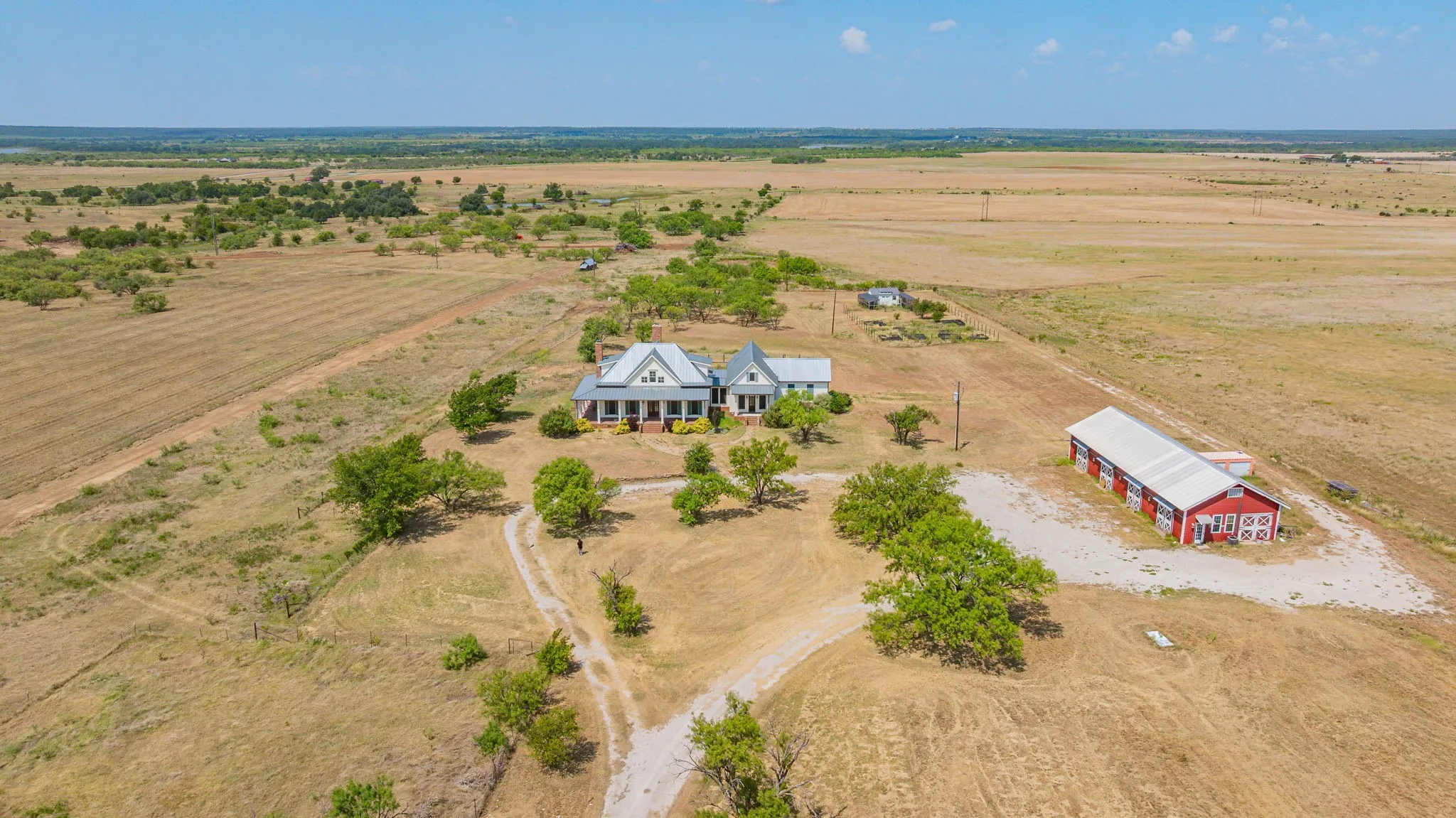 Single Family Residence For Sale in Young County , 12824 Fm 1769, Graham, Texas 76450, 3 Bedroom, 3 Bathroom, Garage spaces, 4,210 Sqft, built in 2011, mls#21353396, Real Estate Agent in Graham, Homes For Sale in Young county, Homes For Sale in Graham, Realtor in Graham Texas, Real Estate Brokerage Independent Realty Texas, Luminita Cordes Realtor