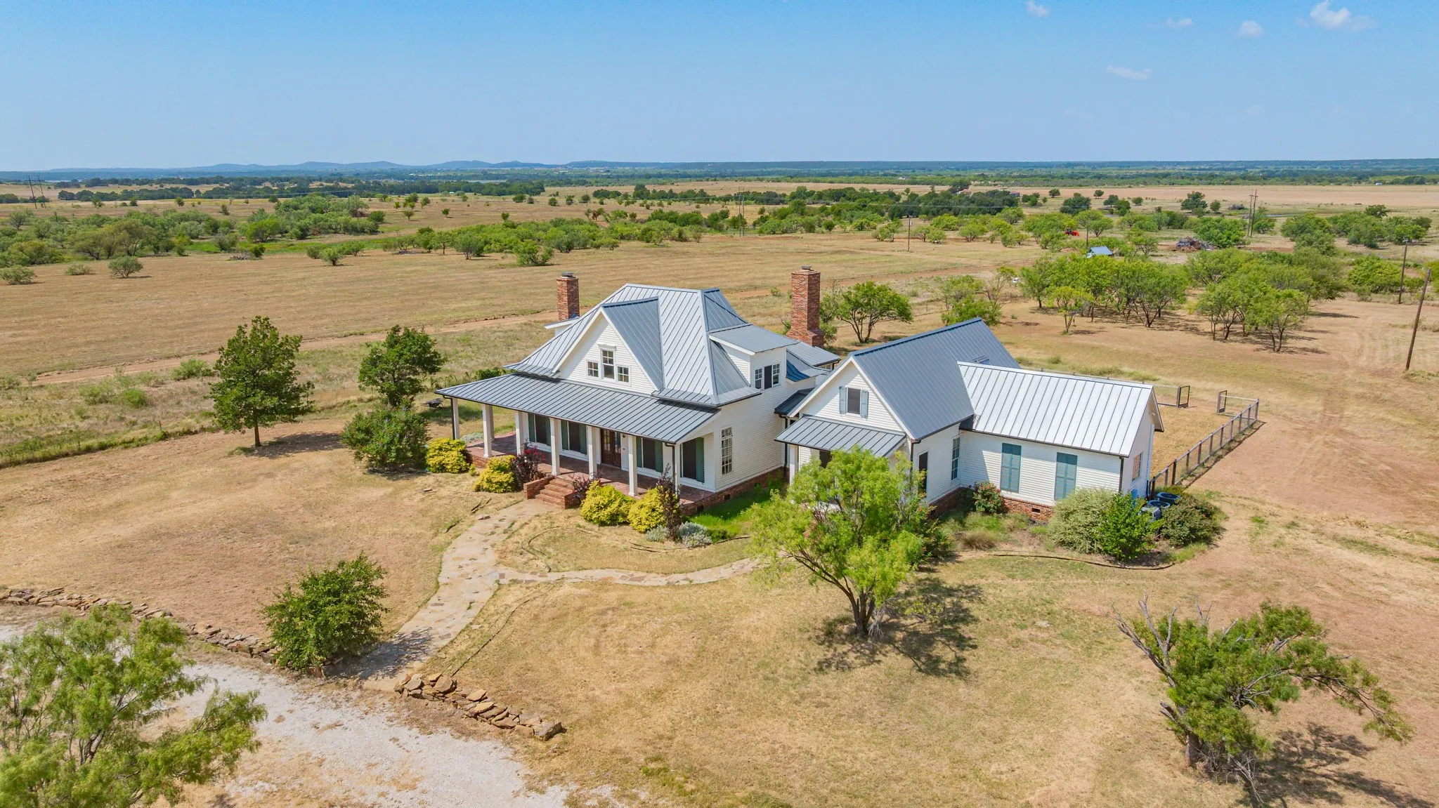Single Family Residence For Sale in Young County , 12824 Fm 1769, Graham, Texas 76450, 3 Bedroom, 3 Bathroom, Garage spaces, 4,210 Sqft, built in 2011, mls#21353396, Real Estate Agent in Graham, Homes For Sale in Young county, Homes For Sale in Graham, Realtor in Graham Texas, Real Estate Brokerage Independent Realty Texas, Luminita Cordes Realtor