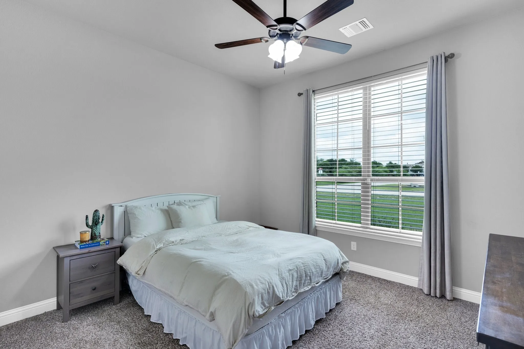 Single Family Residence For Sale in Ellis County , 102 Willowbrook Drive, Waxahachie, Texas 75165, 4 Bedroom, 3 Bathroom, 4 Garage spaces, 2,607 Sqft, built in 2015, mls#21355454, Real Estate Agent in Waxahachie, Homes For Sale in Ellis county, Homes For Sale in Waxahachie, Realtor in Waxahachie Texas, Real Estate Brokerage Independent Realty Texas, Luminita Cordes Realtor
