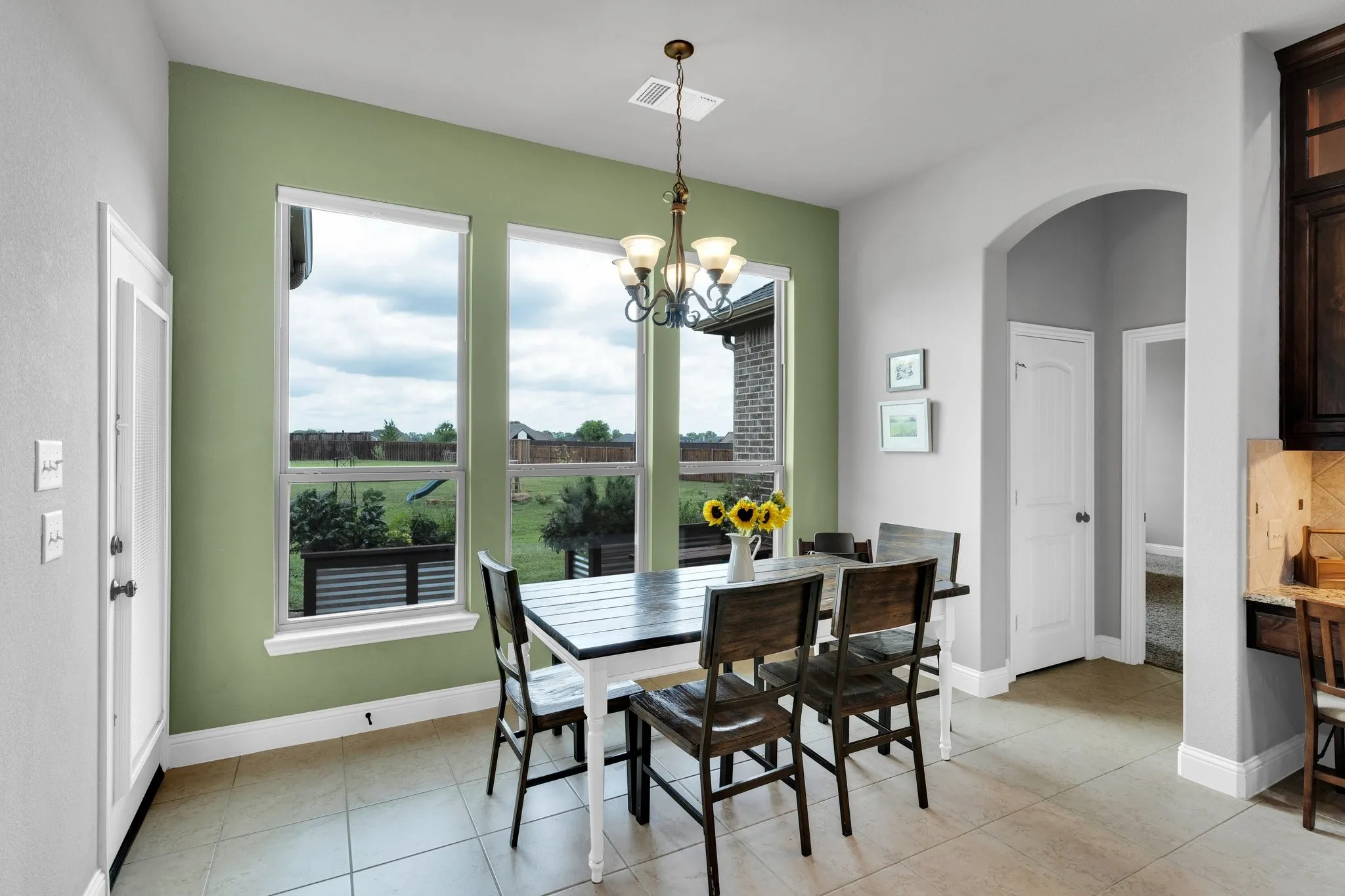 Single Family Residence For Sale in Ellis County , 102 Willowbrook Drive, Waxahachie, Texas 75165, 4 Bedroom, 3 Bathroom, 4 Garage spaces, 2,607 Sqft, built in 2015, mls#21355454, Real Estate Agent in Waxahachie, Homes For Sale in Ellis county, Homes For Sale in Waxahachie, Realtor in Waxahachie Texas, Real Estate Brokerage Independent Realty Texas, Luminita Cordes Realtor