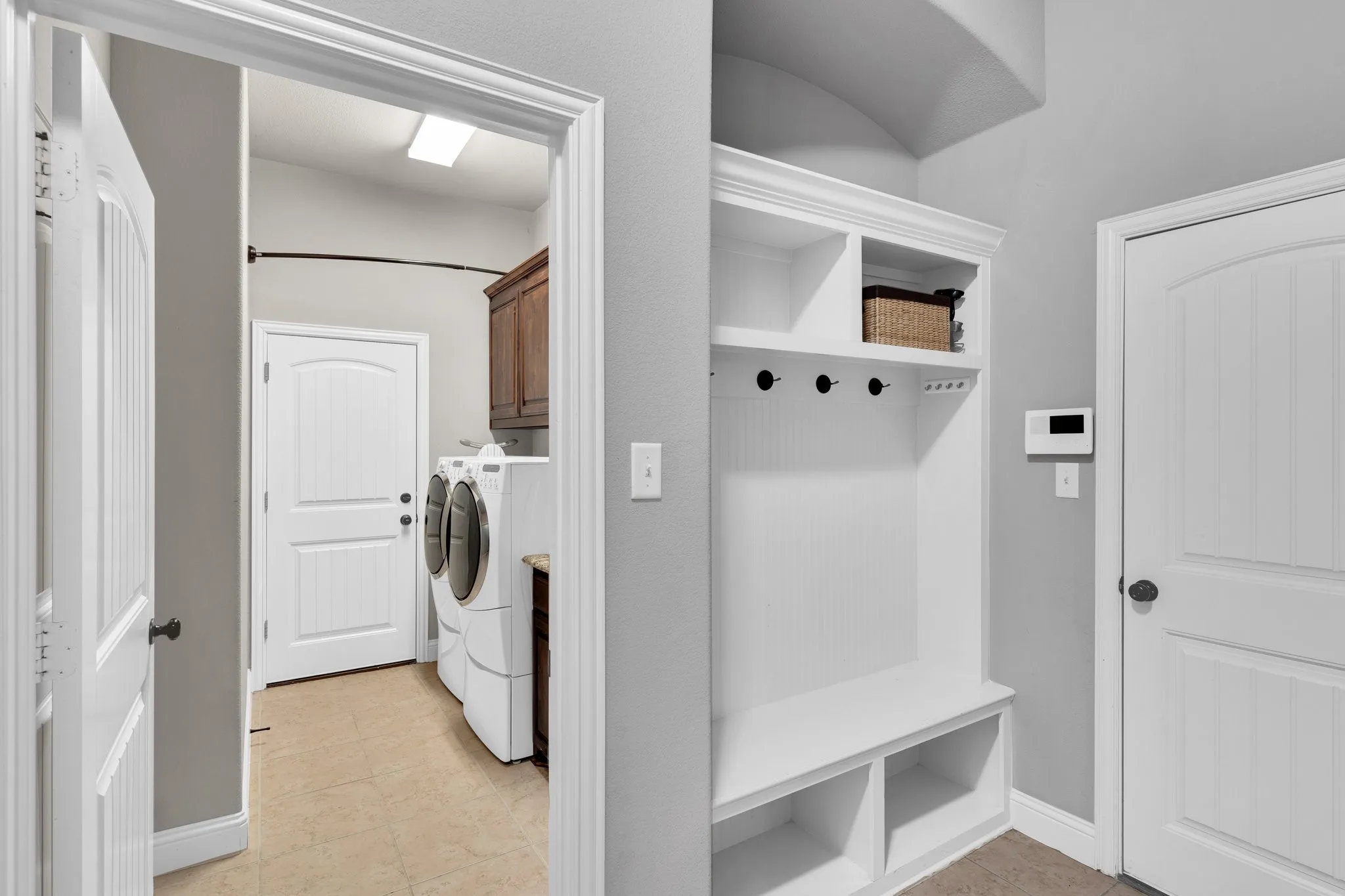 Single Family Residence For Sale in Ellis County , 102 Willowbrook Drive, Waxahachie, Texas 75165, 4 Bedroom, 3 Bathroom, 4 Garage spaces, 2,607 Sqft, built in 2015, mls#21355454, Real Estate Agent in Waxahachie, Homes For Sale in Ellis county, Homes For Sale in Waxahachie, Realtor in Waxahachie Texas, Real Estate Brokerage Independent Realty Texas, Luminita Cordes Realtor