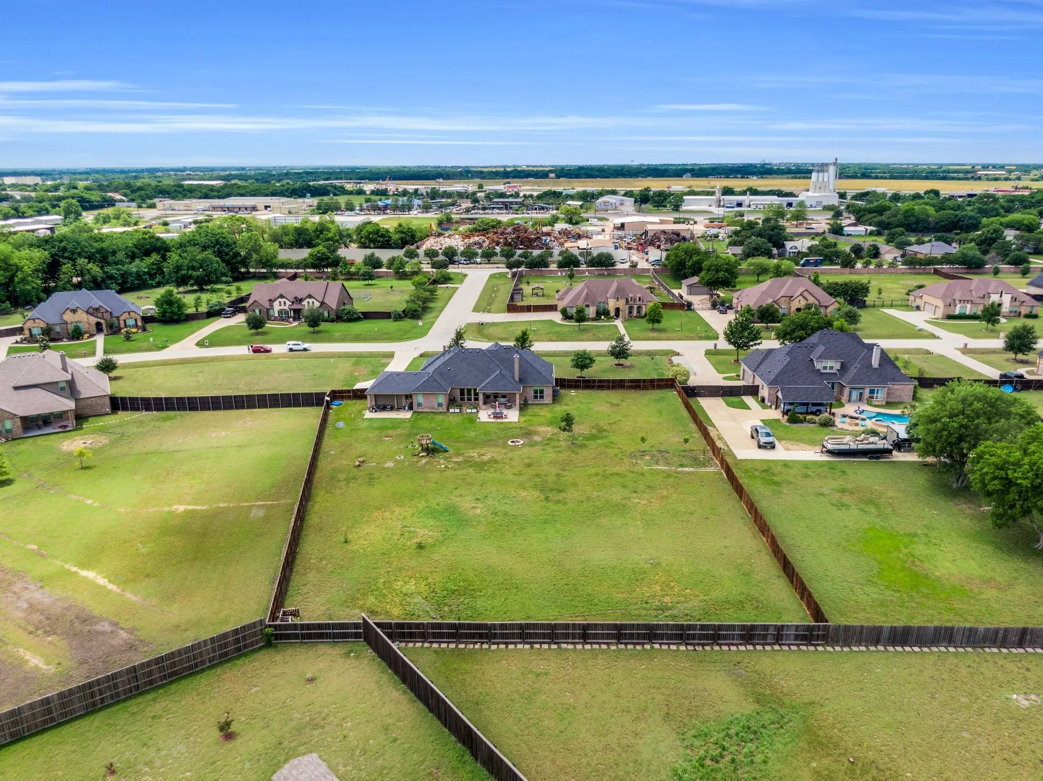 Single Family Residence For Sale in Ellis County , 102 Willowbrook Drive, Waxahachie, Texas 75165, 4 Bedroom, 3 Bathroom, 4 Garage spaces, 2,607 Sqft, built in 2015, mls#21355454, Real Estate Agent in Waxahachie, Homes For Sale in Ellis county, Homes For Sale in Waxahachie, Realtor in Waxahachie Texas, Real Estate Brokerage Independent Realty Texas, Luminita Cordes Realtor