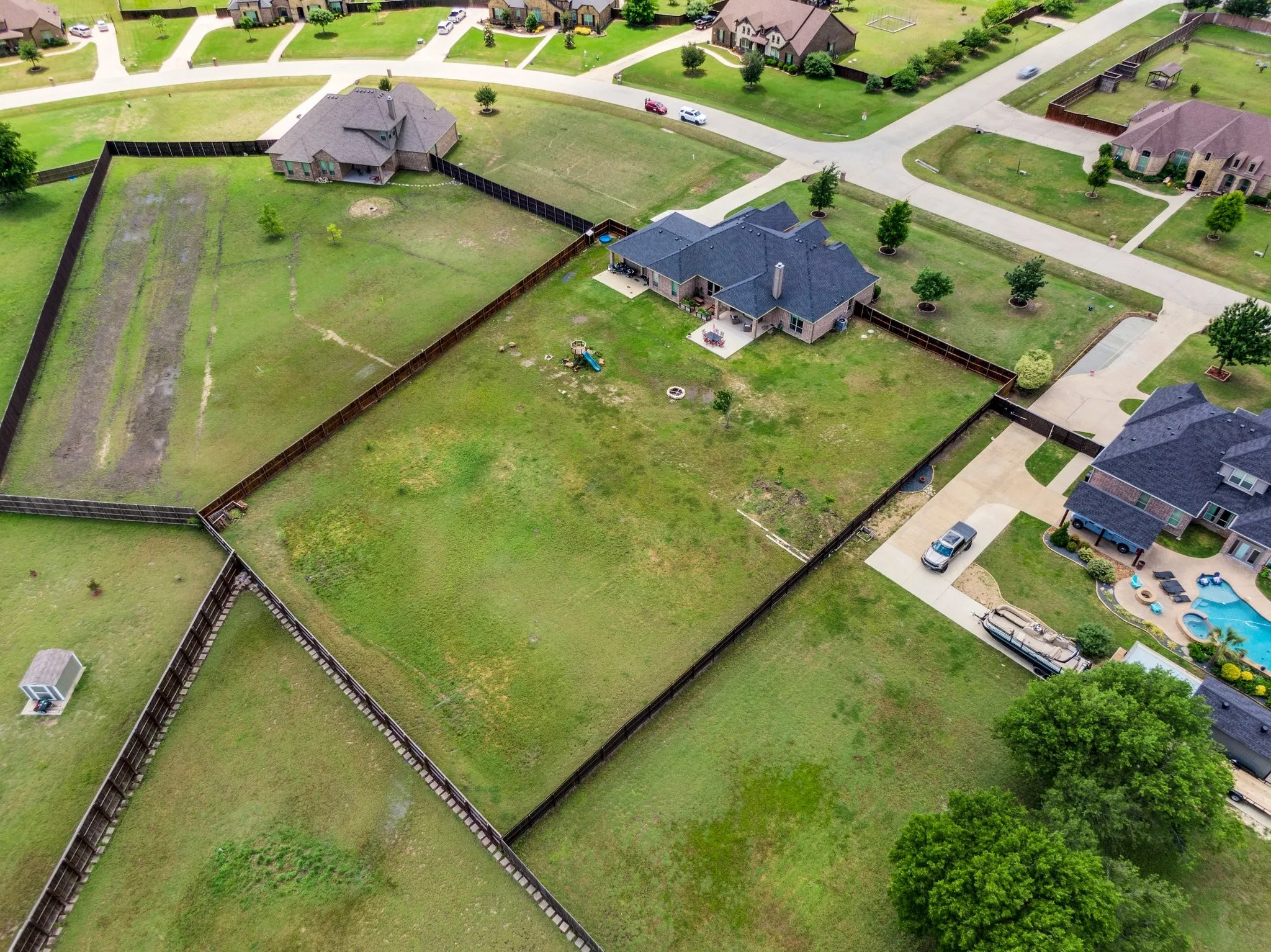 Single Family Residence For Sale in Ellis County , 102 Willowbrook Drive, Waxahachie, Texas 75165, 4 Bedroom, 3 Bathroom, 4 Garage spaces, 2,607 Sqft, built in 2015, mls#21355454, Real Estate Agent in Waxahachie, Homes For Sale in Ellis county, Homes For Sale in Waxahachie, Realtor in Waxahachie Texas, Real Estate Brokerage Independent Realty Texas, Luminita Cordes Realtor
