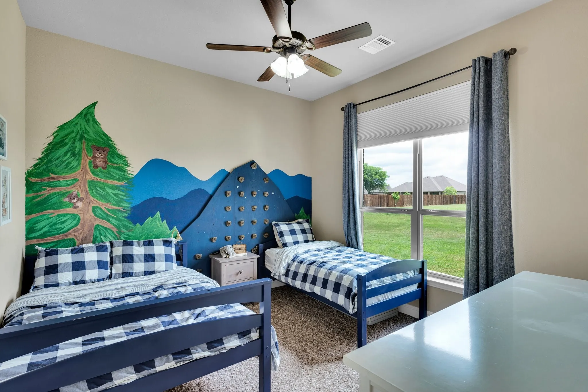Single Family Residence For Sale in Ellis County , 102 Willowbrook Drive, Waxahachie, Texas 75165, 4 Bedroom, 3 Bathroom, 4 Garage spaces, 2,607 Sqft, built in 2015, mls#21355454, Real Estate Agent in Waxahachie, Homes For Sale in Ellis county, Homes For Sale in Waxahachie, Realtor in Waxahachie Texas, Real Estate Brokerage Independent Realty Texas, Luminita Cordes Realtor