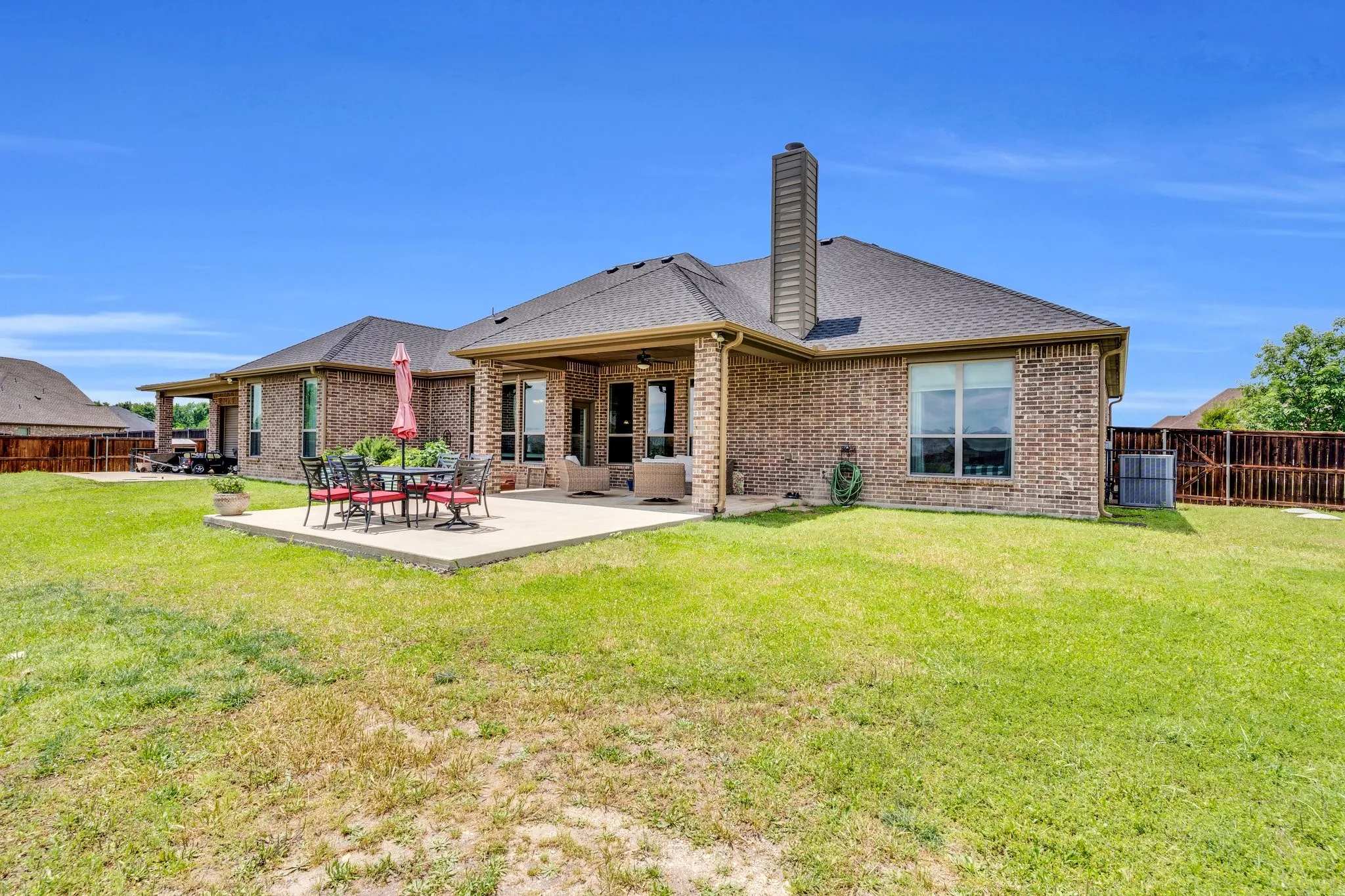 Single Family Residence For Sale in Ellis County , 102 Willowbrook Drive, Waxahachie, Texas 75165, 4 Bedroom, 3 Bathroom, 4 Garage spaces, 2,607 Sqft, built in 2015, mls#21355454, Real Estate Agent in Waxahachie, Homes For Sale in Ellis county, Homes For Sale in Waxahachie, Realtor in Waxahachie Texas, Real Estate Brokerage Independent Realty Texas, Luminita Cordes Realtor