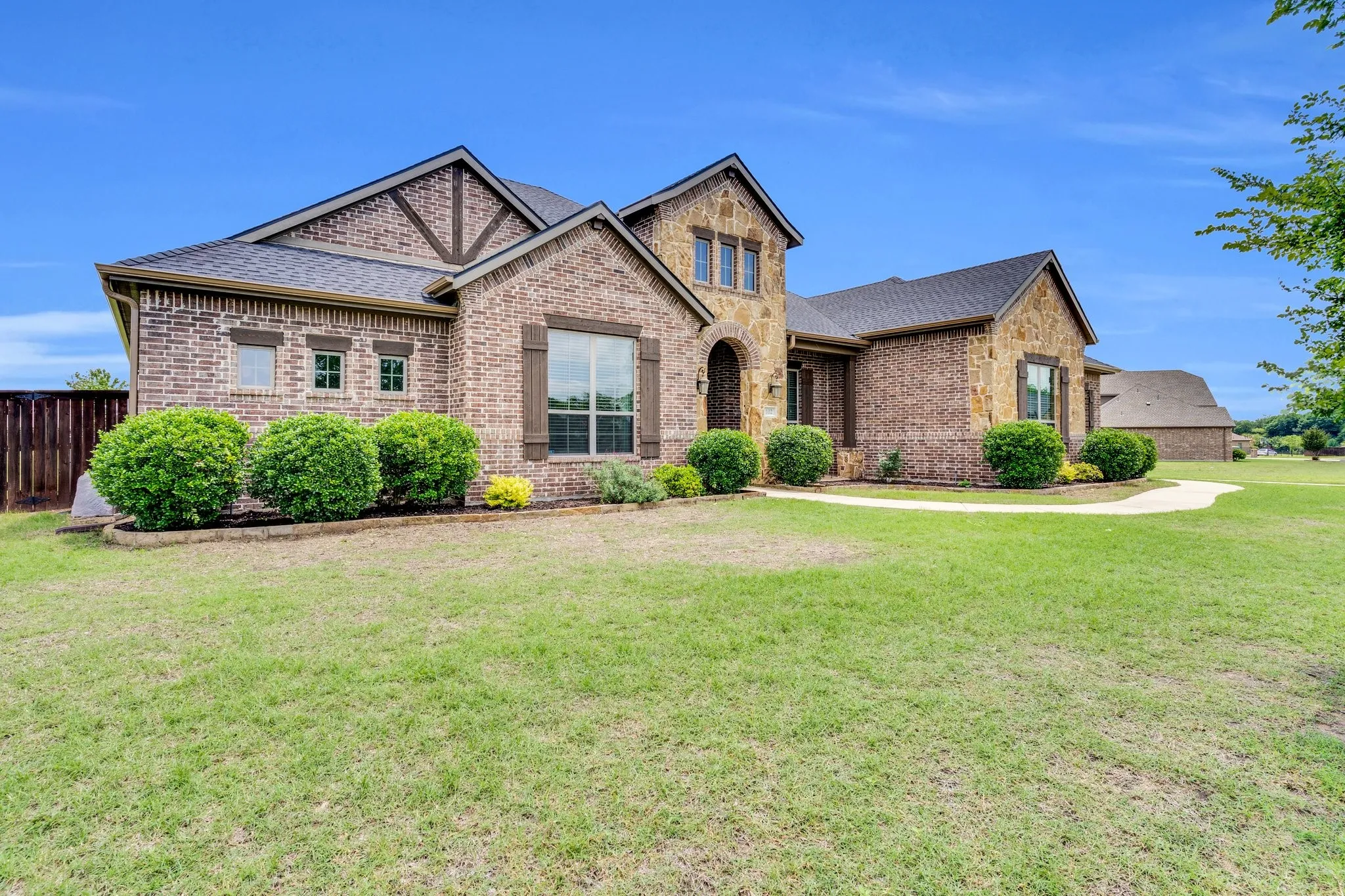Single Family Residence For Sale in Ellis County , 102 Willowbrook Drive, Waxahachie, Texas 75165, 4 Bedroom, 3 Bathroom, 4 Garage spaces, 2,607 Sqft, built in 2015, mls#21355454, Real Estate Agent in Waxahachie, Homes For Sale in Ellis county, Homes For Sale in Waxahachie, Realtor in Waxahachie Texas, Real Estate Brokerage Independent Realty Texas, Luminita Cordes Realtor