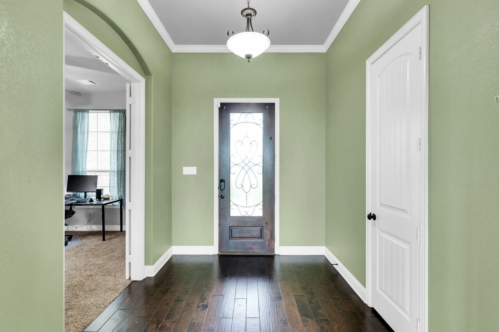 Single Family Residence For Sale in Ellis County , 102 Willowbrook Drive, Waxahachie, Texas 75165, 4 Bedroom, 3 Bathroom, 4 Garage spaces, 2,607 Sqft, built in 2015, mls#21355454, Real Estate Agent in Waxahachie, Homes For Sale in Ellis county, Homes For Sale in Waxahachie, Realtor in Waxahachie Texas, Real Estate Brokerage Independent Realty Texas, Luminita Cordes Realtor