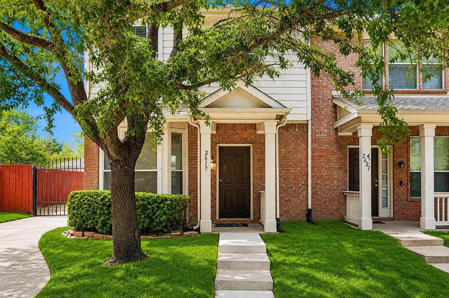 Townhouse For Sale in Collin County , 2617 Boedeker Drive, Plano, Texas 75074, 3 Bedroom, 2 Bathroom, 2 Garage spaces, 1,303 Sqft, built in 2004, Price $300,000, mls#21357615, Real Estate Agent in Plano, Homes For Sale in Collin county, Homes For Sale in Plano, Realtor in Plano Texas, Real Estate Brokerage Independent Realty Texas, Luminita Cordes Realtor