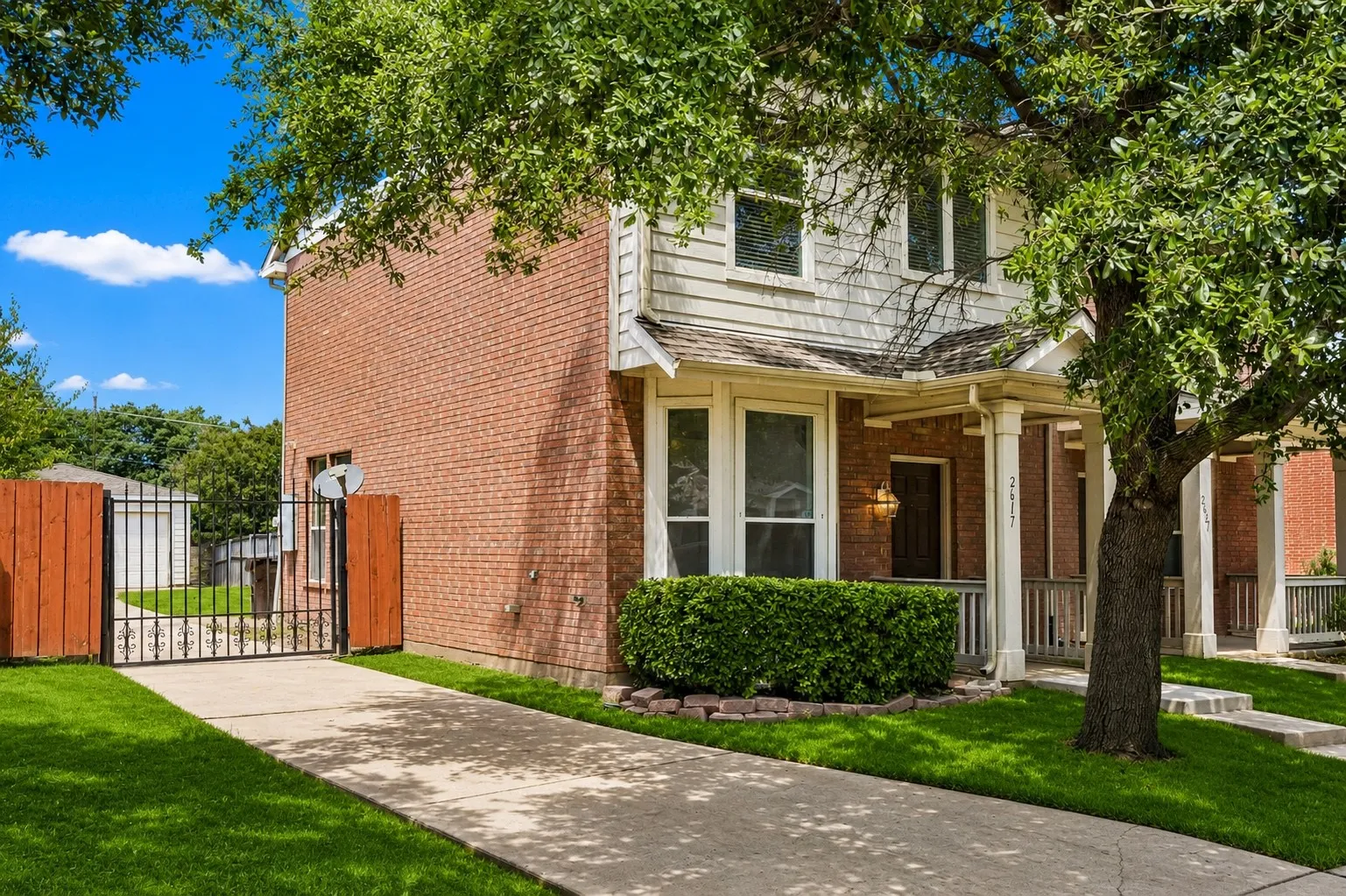 Townhouse For Sale in Collin County , 2617 Boedeker Drive, Plano, Texas 75074, 3 Bedroom, 2 Bathroom, 2 Garage spaces, 1,303 Sqft, built in 2004, Price $300,000, mls#21357615, Real Estate Agent in Plano, Homes For Sale in Collin county, Homes For Sale in Plano, Realtor in Plano Texas, Real Estate Brokerage Independent Realty Texas, Luminita Cordes Realtor