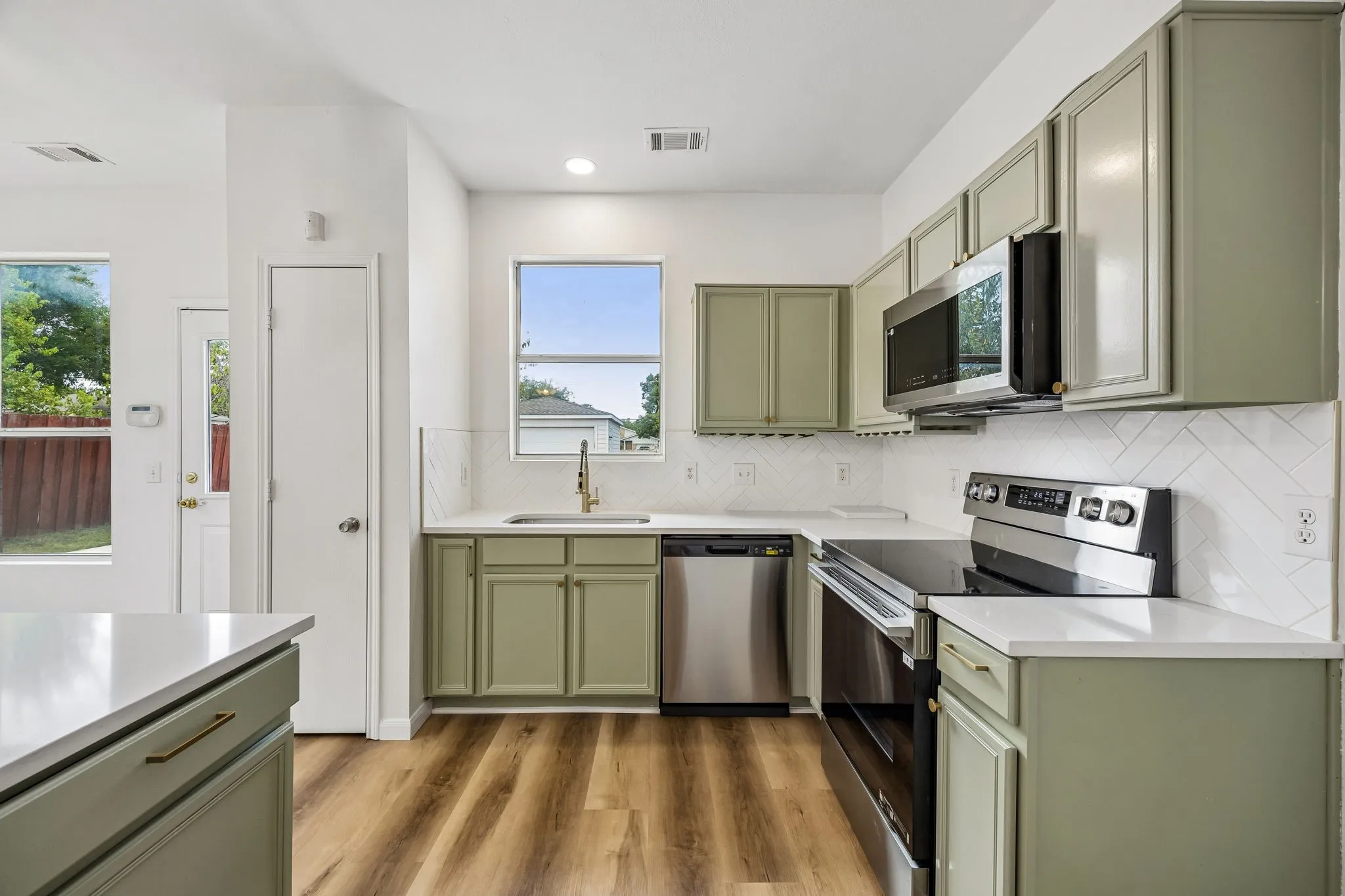 Townhouse For Sale in Collin County , 2617 Boedeker Drive, Plano, Texas 75074, 3 Bedroom, 2 Bathroom, 2 Garage spaces, 1,303 Sqft, built in 2004, Price $300,000, mls#21357615, Real Estate Agent in Plano, Homes For Sale in Collin county, Homes For Sale in Plano, Realtor in Plano Texas, Real Estate Brokerage Independent Realty Texas, Luminita Cordes Realtor