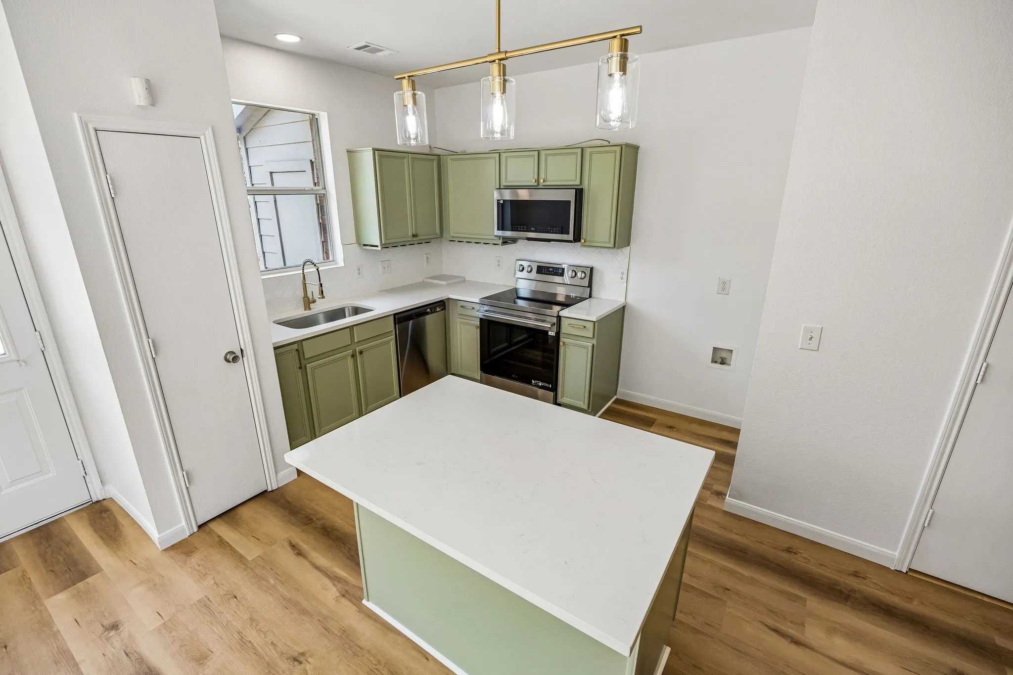 Townhouse For Sale in Collin County , 2617 Boedeker Drive, Plano, Texas 75074, 3 Bedroom, 2 Bathroom, 2 Garage spaces, 1,303 Sqft, built in 2004, Price $300,000, mls#21357615, Real Estate Agent in Plano, Homes For Sale in Collin county, Homes For Sale in Plano, Realtor in Plano Texas, Real Estate Brokerage Independent Realty Texas, Luminita Cordes Realtor