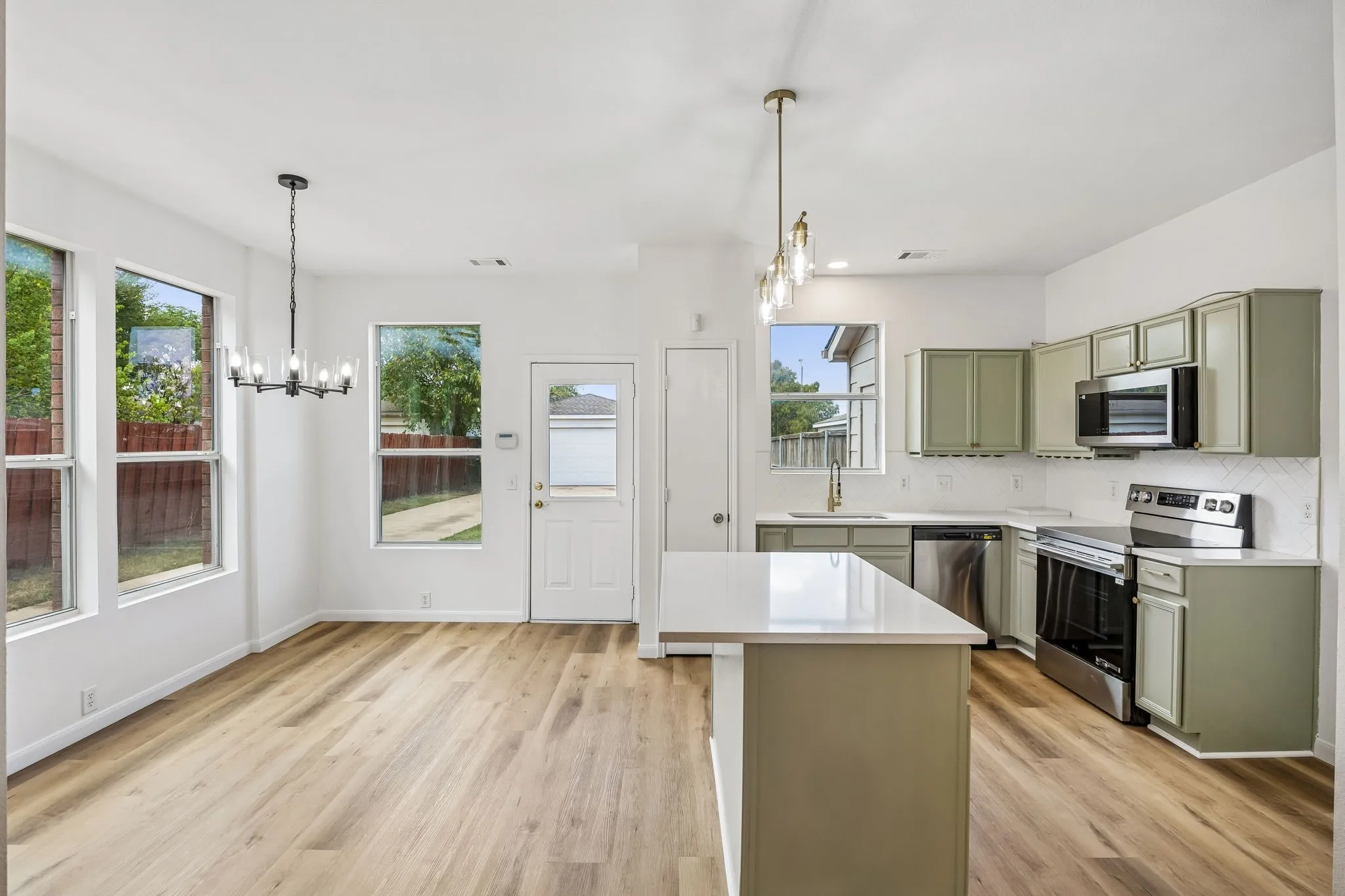 Townhouse For Sale in Collin County , 2617 Boedeker Drive, Plano, Texas 75074, 3 Bedroom, 2 Bathroom, 2 Garage spaces, 1,303 Sqft, built in 2004, Price $300,000, mls#21357615, Real Estate Agent in Plano, Homes For Sale in Collin county, Homes For Sale in Plano, Realtor in Plano Texas, Real Estate Brokerage Independent Realty Texas, Luminita Cordes Realtor