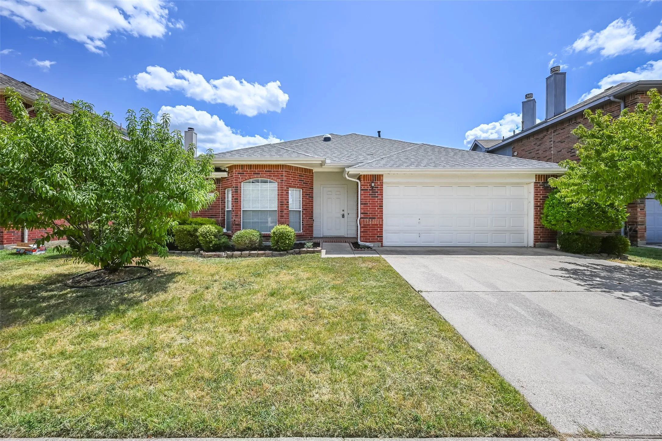 Single Family Residence For Rent in Tarrant County , 216 Quail Trail Lane, Arlington, Texas 76002, 4 Bedroom, 2 Bathroom, 2 Garage spaces, 2,347 Sqft, built in 2002, mls#21357842, Real Estate Agent in Arlington, Homes For Rent in Tarrant county, Homes For Rent in Arlington, Realtor in Arlington Texas, Real Estate Brokerage Independent Realty Texas, Luminita Cordes Realtor