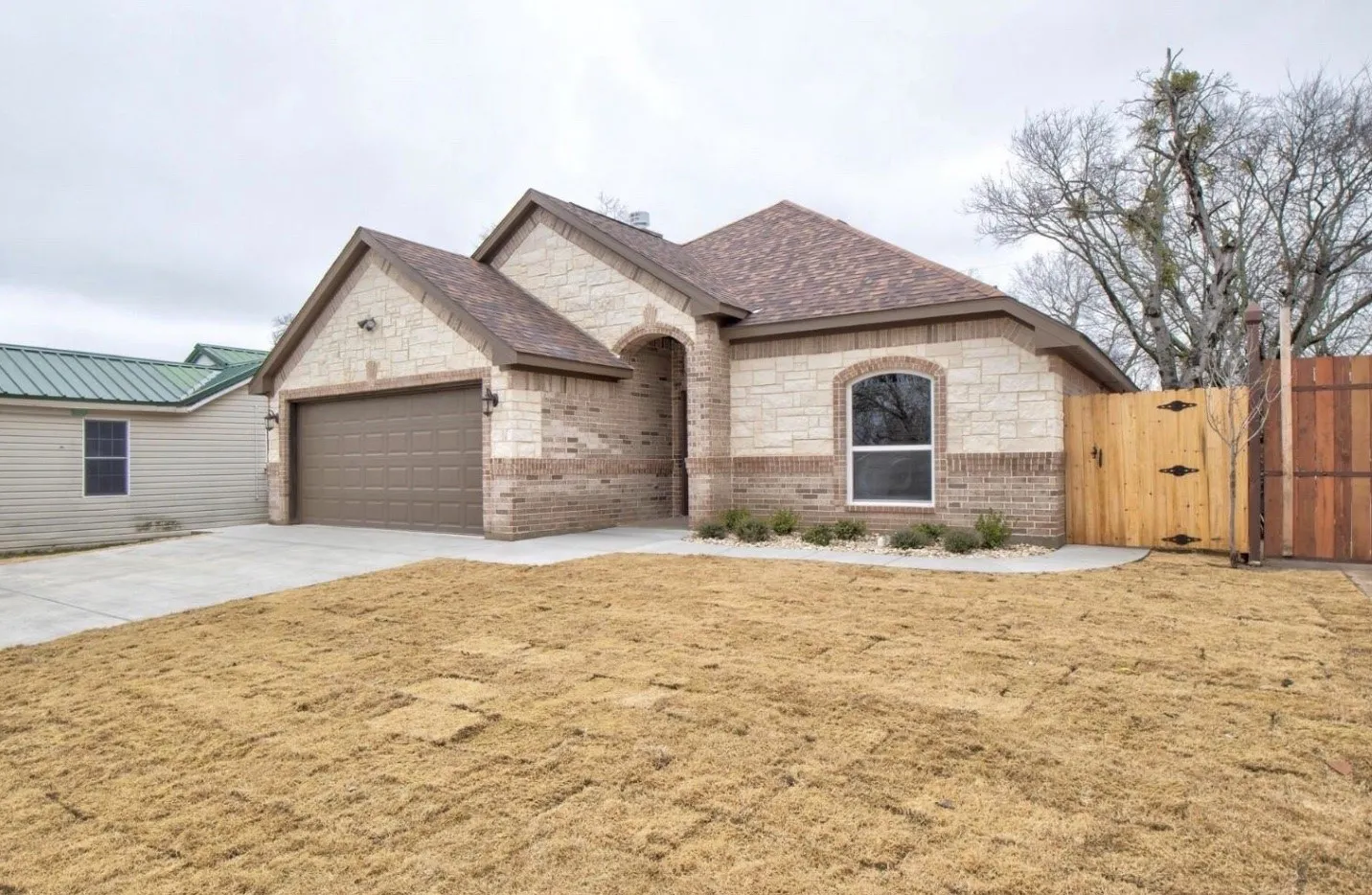 Single Family Residence For Rent in Tarrant County , 125 N Las Vegas Trail, White Settlement, Texas 76108, 3 Bedroom, 2 Bathroom, 2 Garage spaces, 1,608 Sqft, built in 2020, mls#21357852, Real Estate Agent in White Settlement, Homes For Rent in Tarrant county, Homes For Rent in White Settlement, Realtor in White Settlement Texas, Real Estate Brokerage Independent Realty Texas, Luminita Cordes Realtor