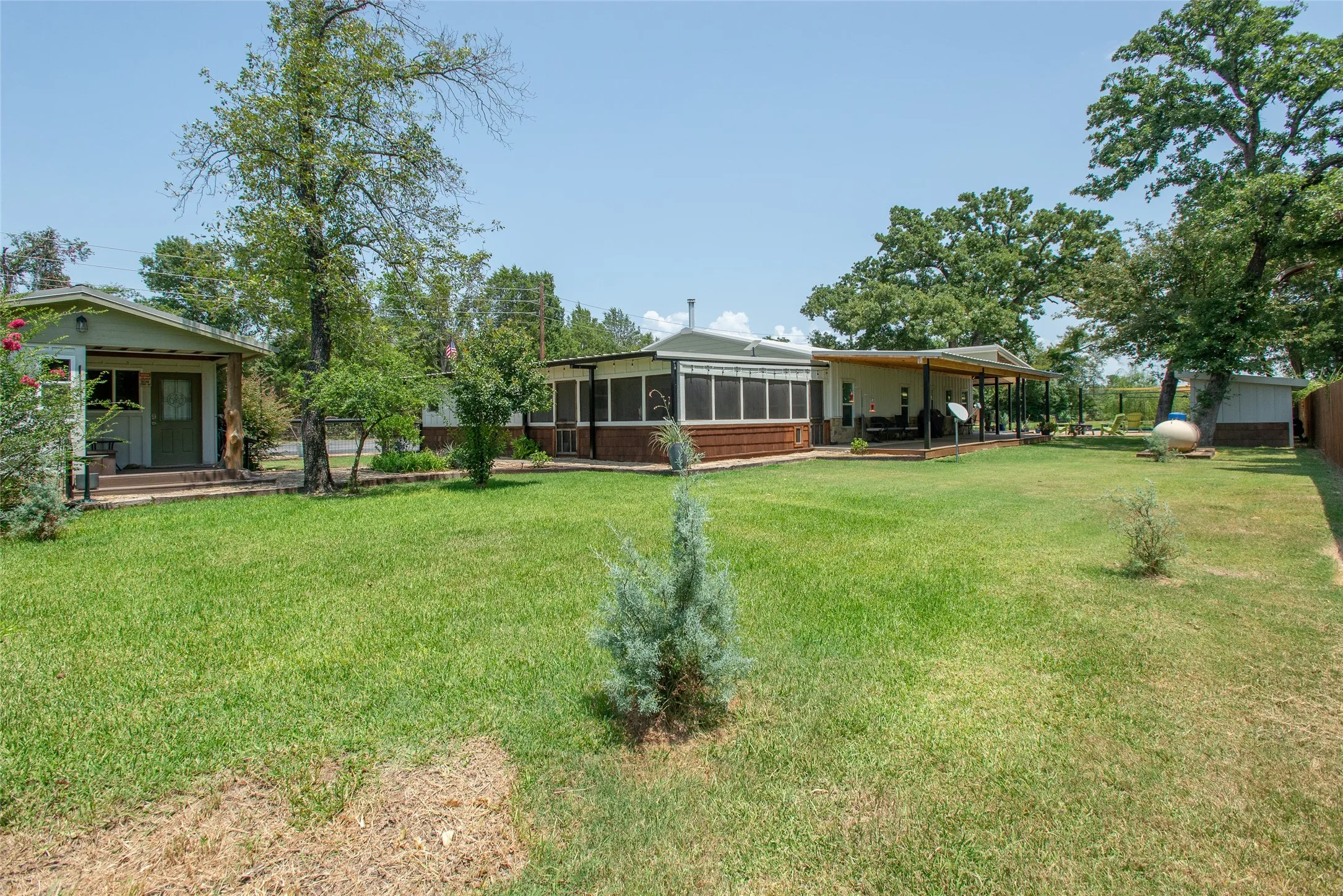 Single Family Residence For Sale in Henderson County , 116 Pauline Road, Mabank, Texas 75156, 4 Bedroom, 2 Bathroom, 2 Garage spaces, 2,843 Sqft, built in 2017, mls#21354539, Real Estate Agent in Mabank, Homes For Sale in Henderson county, Homes For Sale in Mabank, Realtor in Mabank Texas, Real Estate Brokerage Independent Realty Texas, Luminita Cordes Realtor