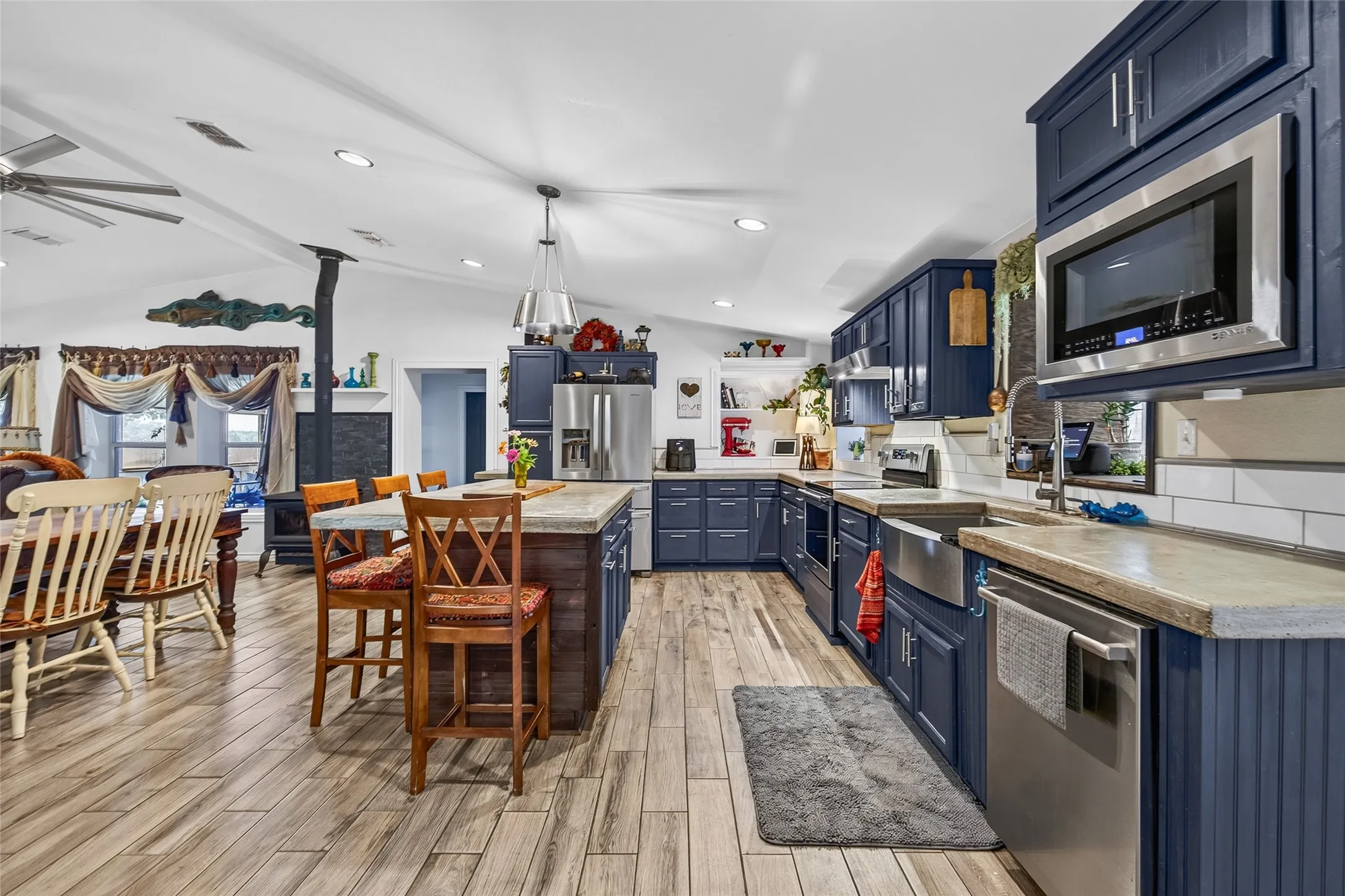 Single Family Residence For Sale in Henderson County , 116 Pauline Road, Mabank, Texas 75156, 4 Bedroom, 2 Bathroom, 2 Garage spaces, 2,843 Sqft, built in 2017, mls#21354539, Real Estate Agent in Mabank, Homes For Sale in Henderson county, Homes For Sale in Mabank, Realtor in Mabank Texas, Real Estate Brokerage Independent Realty Texas, Luminita Cordes Realtor