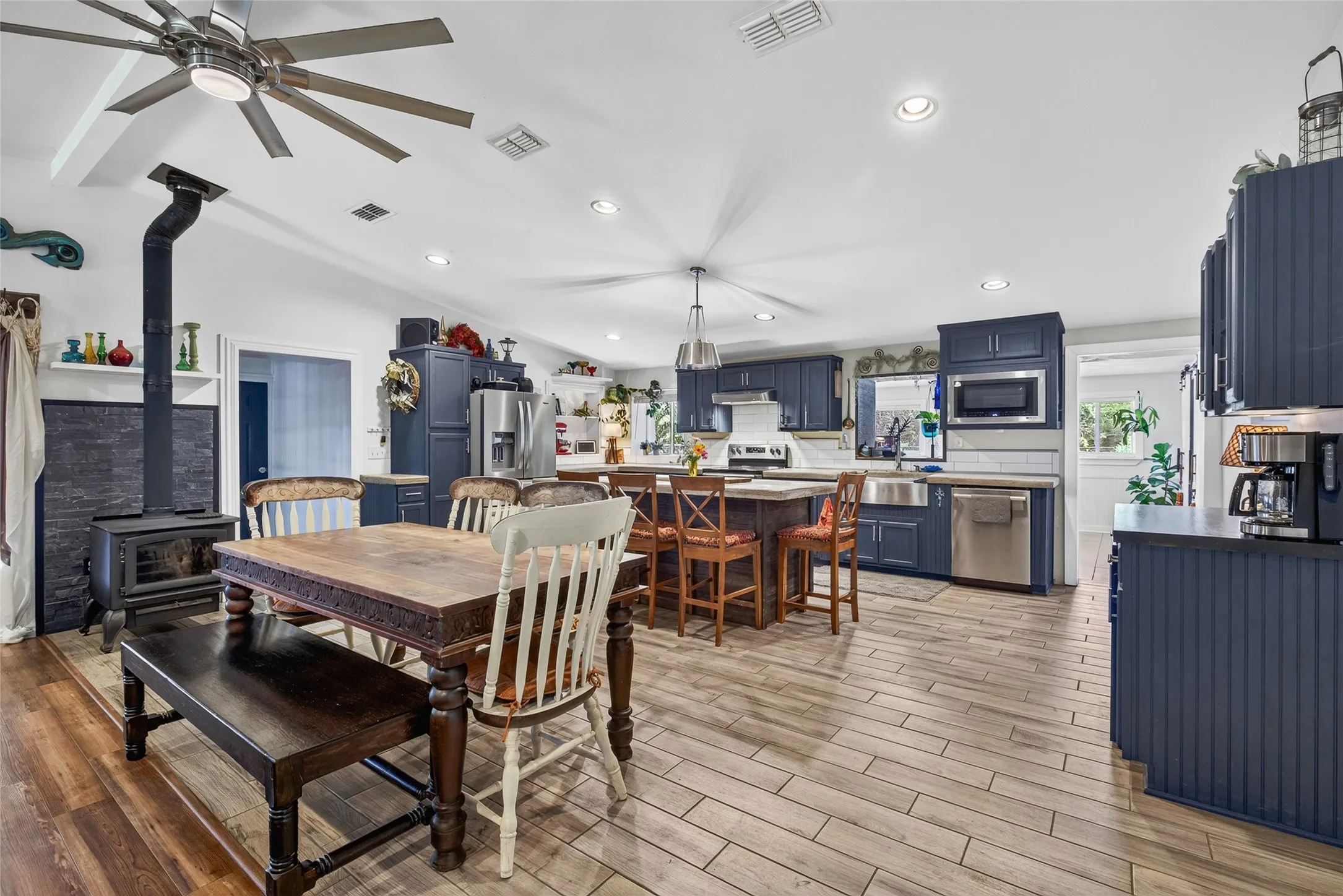 Single Family Residence For Sale in Henderson County , 116 Pauline Road, Mabank, Texas 75156, 4 Bedroom, 2 Bathroom, 2 Garage spaces, 2,843 Sqft, built in 2017, mls#21354539, Real Estate Agent in Mabank, Homes For Sale in Henderson county, Homes For Sale in Mabank, Realtor in Mabank Texas, Real Estate Brokerage Independent Realty Texas, Luminita Cordes Realtor