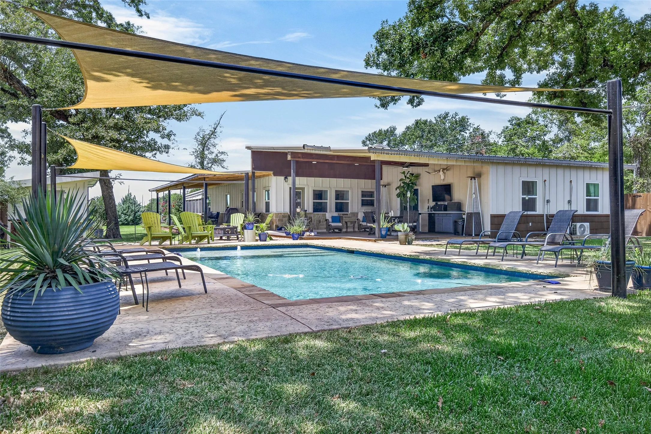 Single Family Residence For Sale in Henderson County , 116 Pauline Road, Mabank, Texas 75156, 4 Bedroom, 2 Bathroom, 2 Garage spaces, 2,843 Sqft, built in 2017, mls#21354539, Real Estate Agent in Mabank, Homes For Sale in Henderson county, Homes For Sale in Mabank, Realtor in Mabank Texas, Real Estate Brokerage Independent Realty Texas, Luminita Cordes Realtor