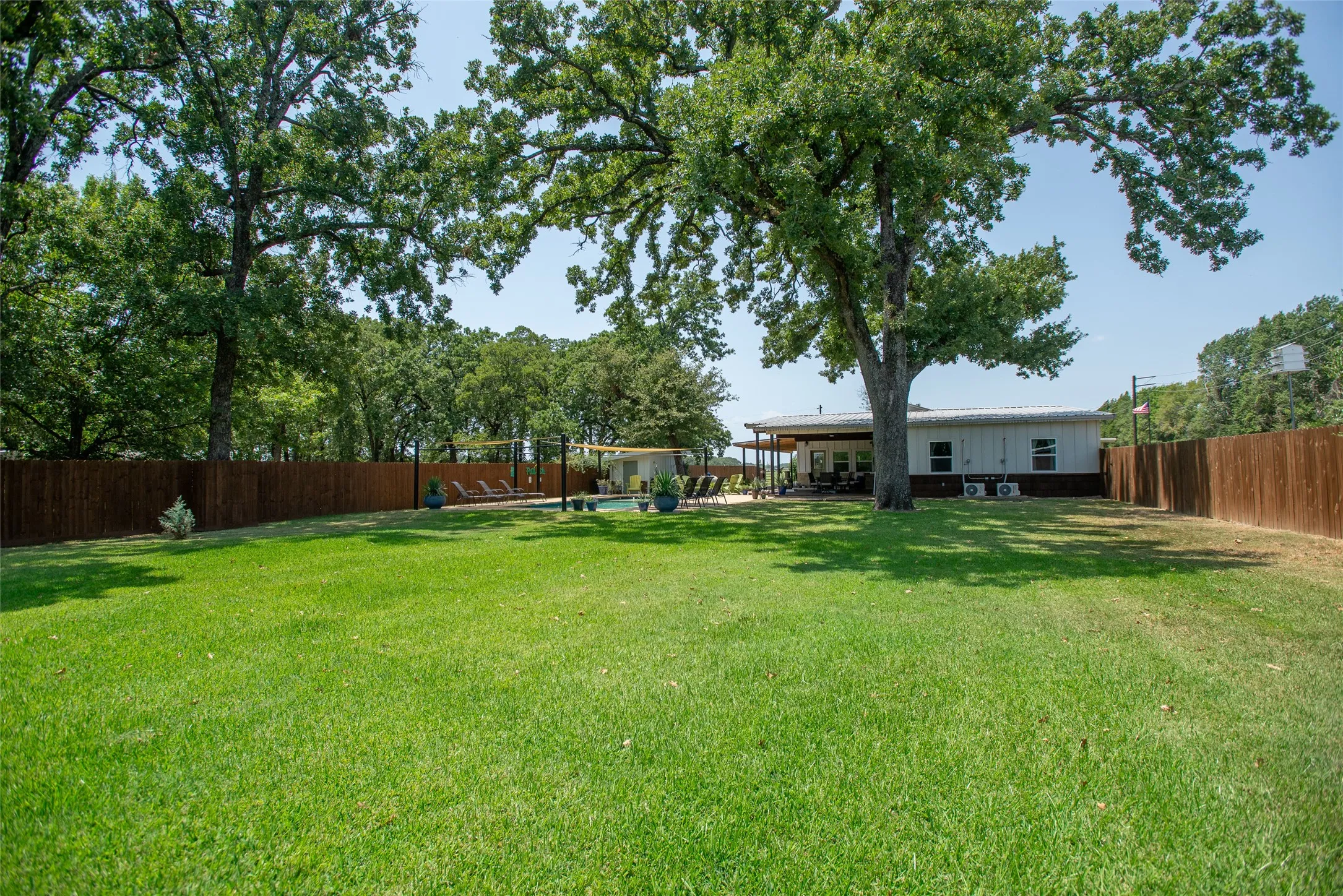 Single Family Residence For Sale in Henderson County , 116 Pauline Road, Mabank, Texas 75156, 4 Bedroom, 2 Bathroom, 2 Garage spaces, 2,843 Sqft, built in 2017, mls#21354539, Real Estate Agent in Mabank, Homes For Sale in Henderson county, Homes For Sale in Mabank, Realtor in Mabank Texas, Real Estate Brokerage Independent Realty Texas, Luminita Cordes Realtor