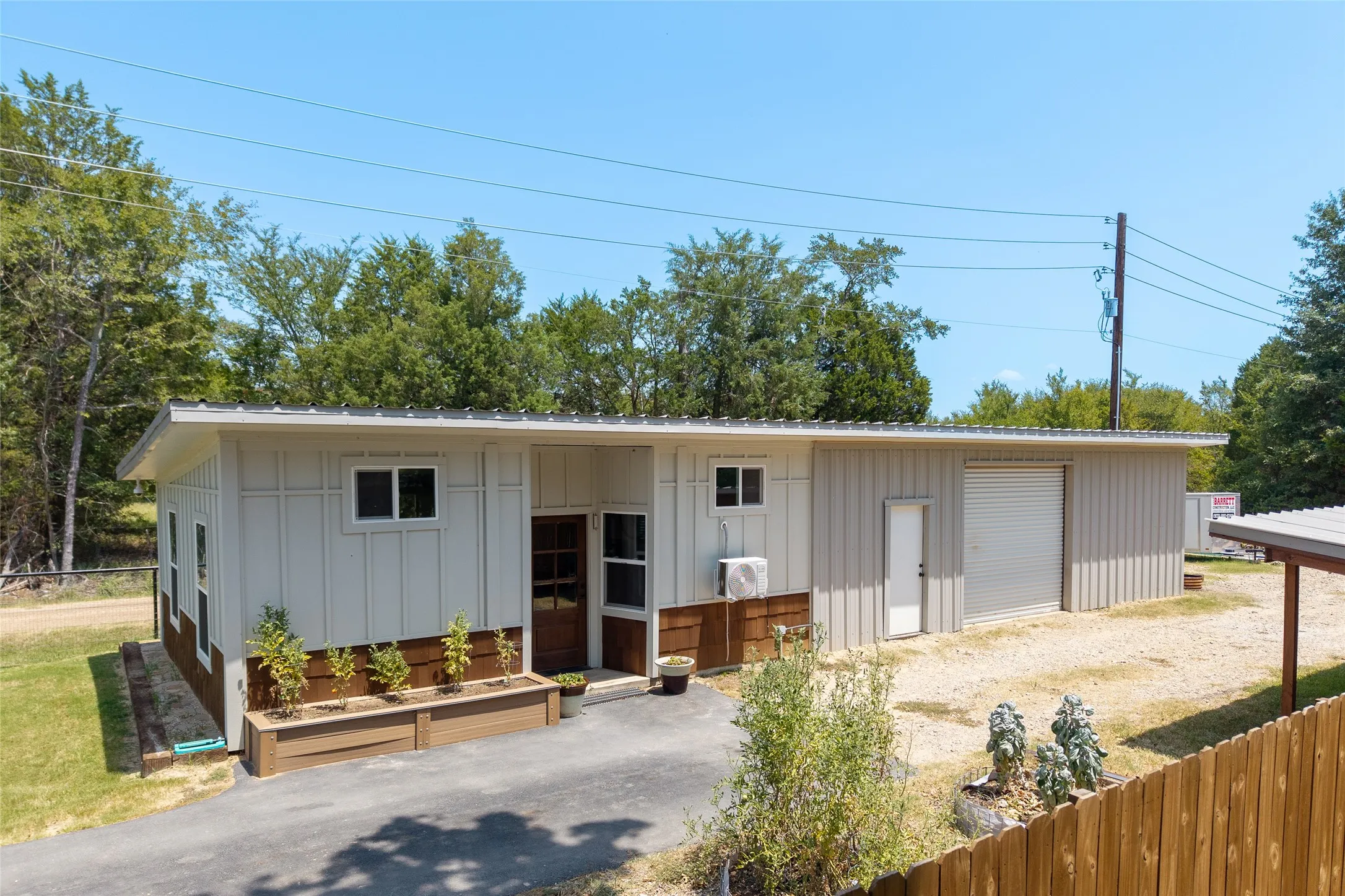 Single Family Residence For Sale in Henderson County , 116 Pauline Road, Mabank, Texas 75156, 4 Bedroom, 2 Bathroom, 2 Garage spaces, 2,843 Sqft, built in 2017, mls#21354539, Real Estate Agent in Mabank, Homes For Sale in Henderson county, Homes For Sale in Mabank, Realtor in Mabank Texas, Real Estate Brokerage Independent Realty Texas, Luminita Cordes Realtor