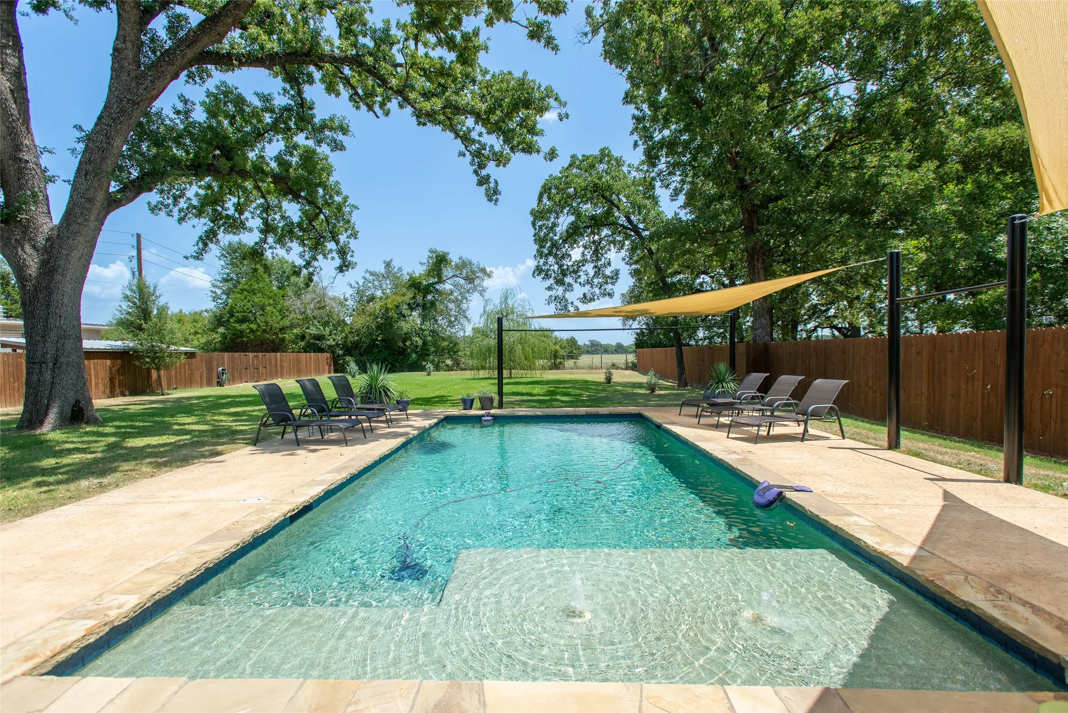 Single Family Residence For Sale in Henderson County , 116 Pauline Road, Mabank, Texas 75156, 4 Bedroom, 2 Bathroom, 2 Garage spaces, 2,843 Sqft, built in 2017, mls#21354539, Real Estate Agent in Mabank, Homes For Sale in Henderson county, Homes For Sale in Mabank, Realtor in Mabank Texas, Real Estate Brokerage Independent Realty Texas, Luminita Cordes Realtor